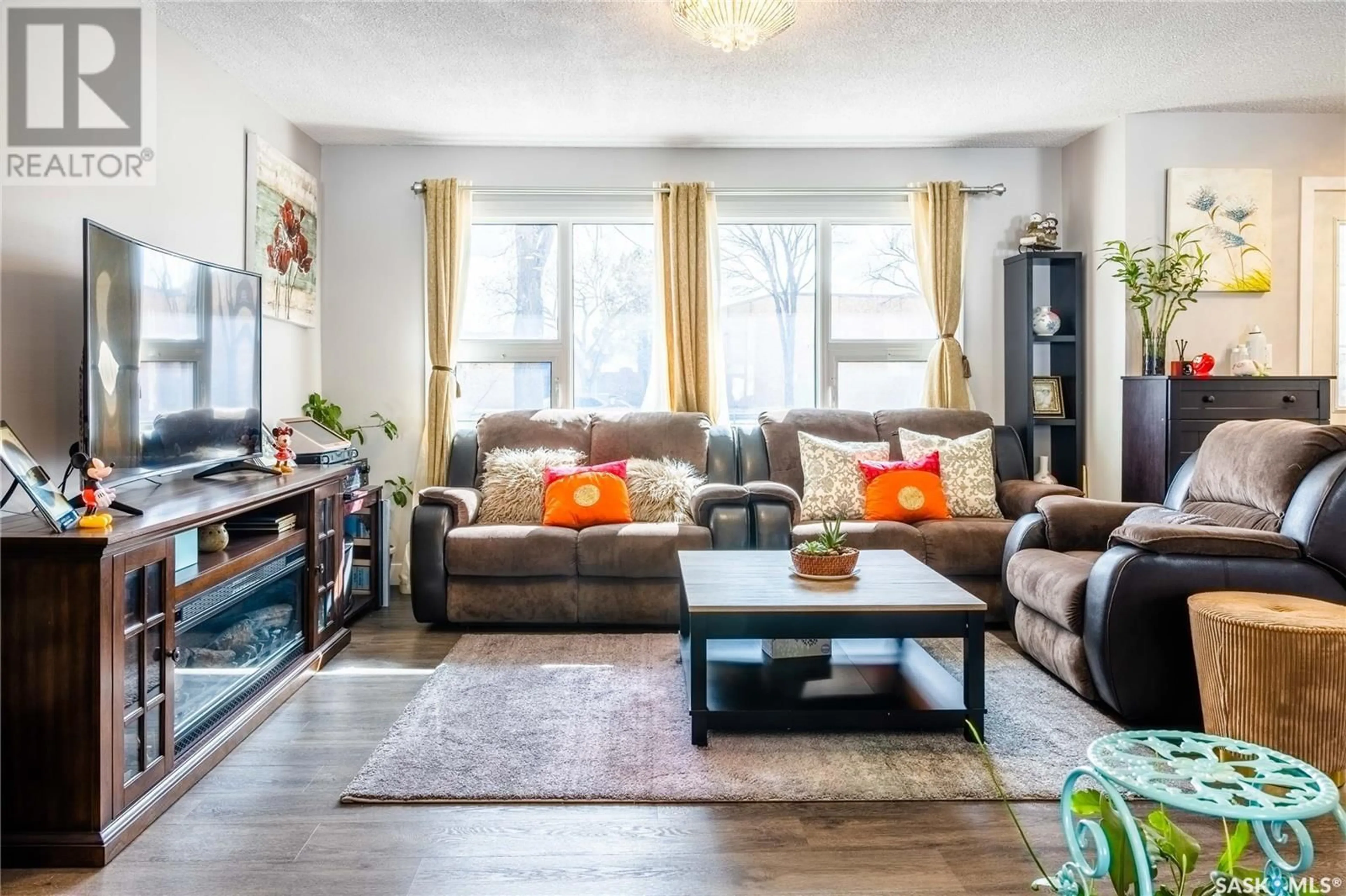 Living room with furniture, unknown for 2305 TAYLOR STREET, Saskatoon Saskatchewan S7H1W8