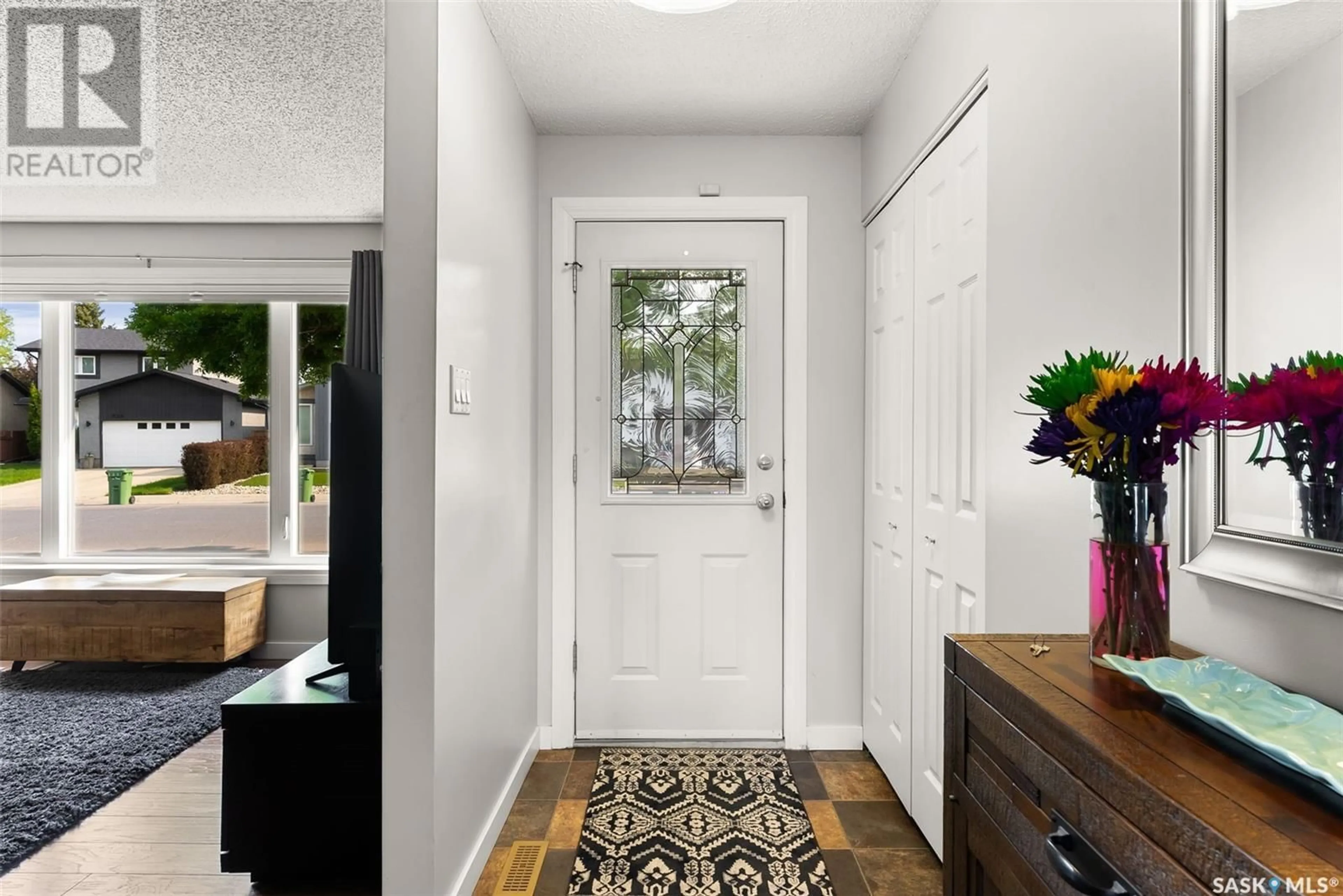 Indoor entryway for 819 GRAHAM ROAD, Regina Saskatchewan S4N6W8