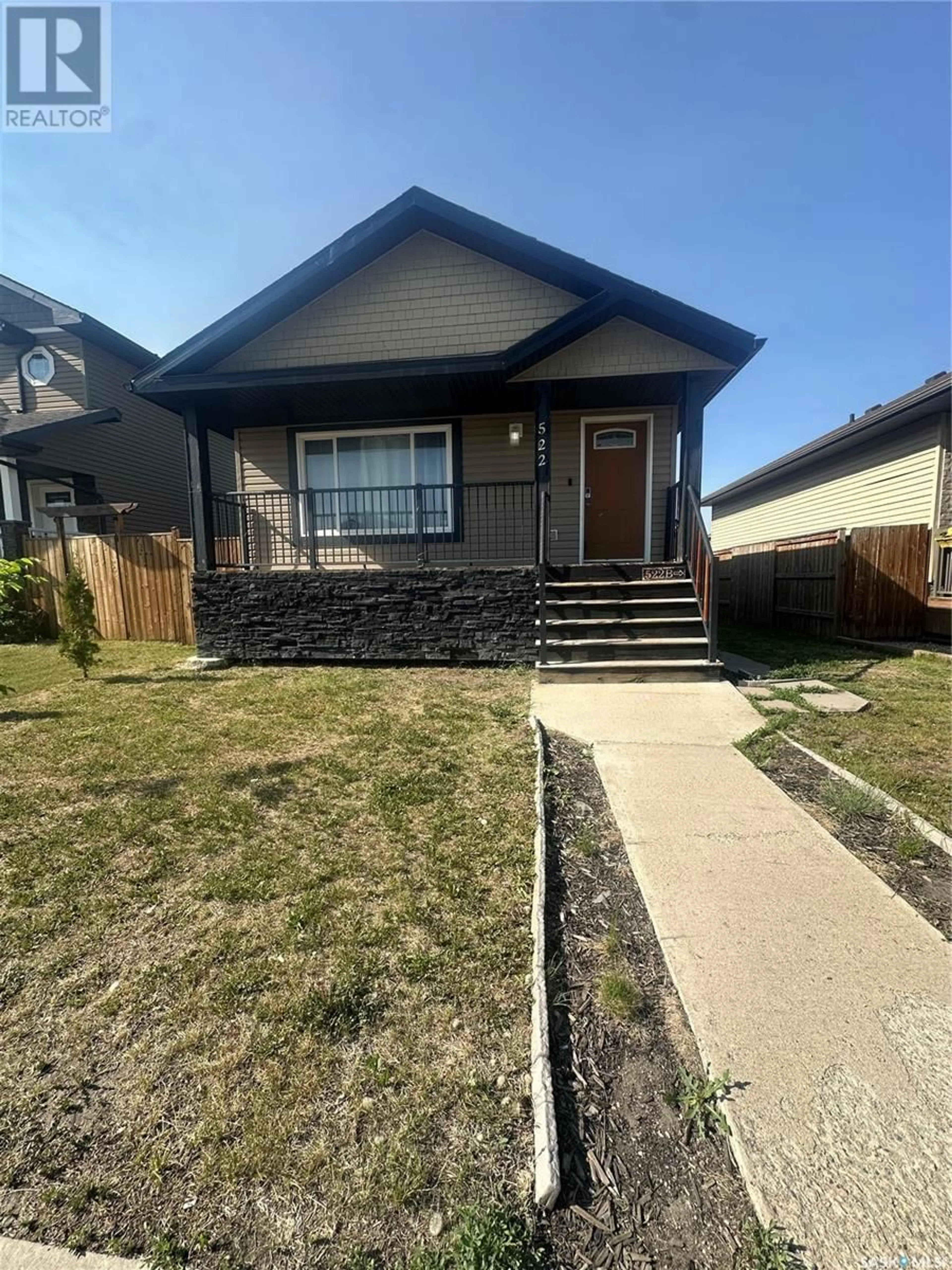 Home with vinyl exterior material, street for 522 HAMPTON CIRCLE, Saskatoon Saskatchewan S7R0G3