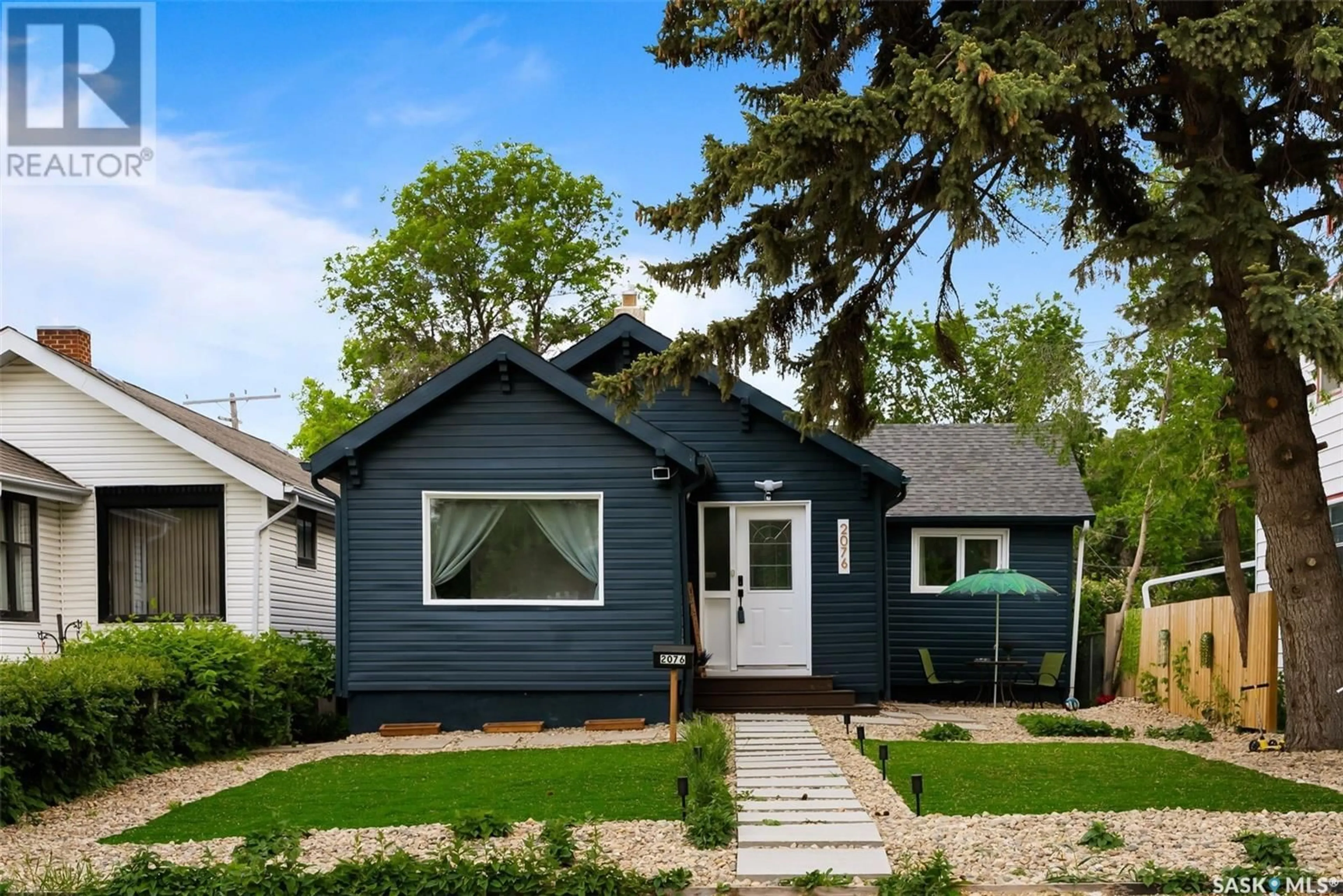 Home with vinyl exterior material, street for 2076 QUEEN STREET, Regina Saskatchewan S4T4C1