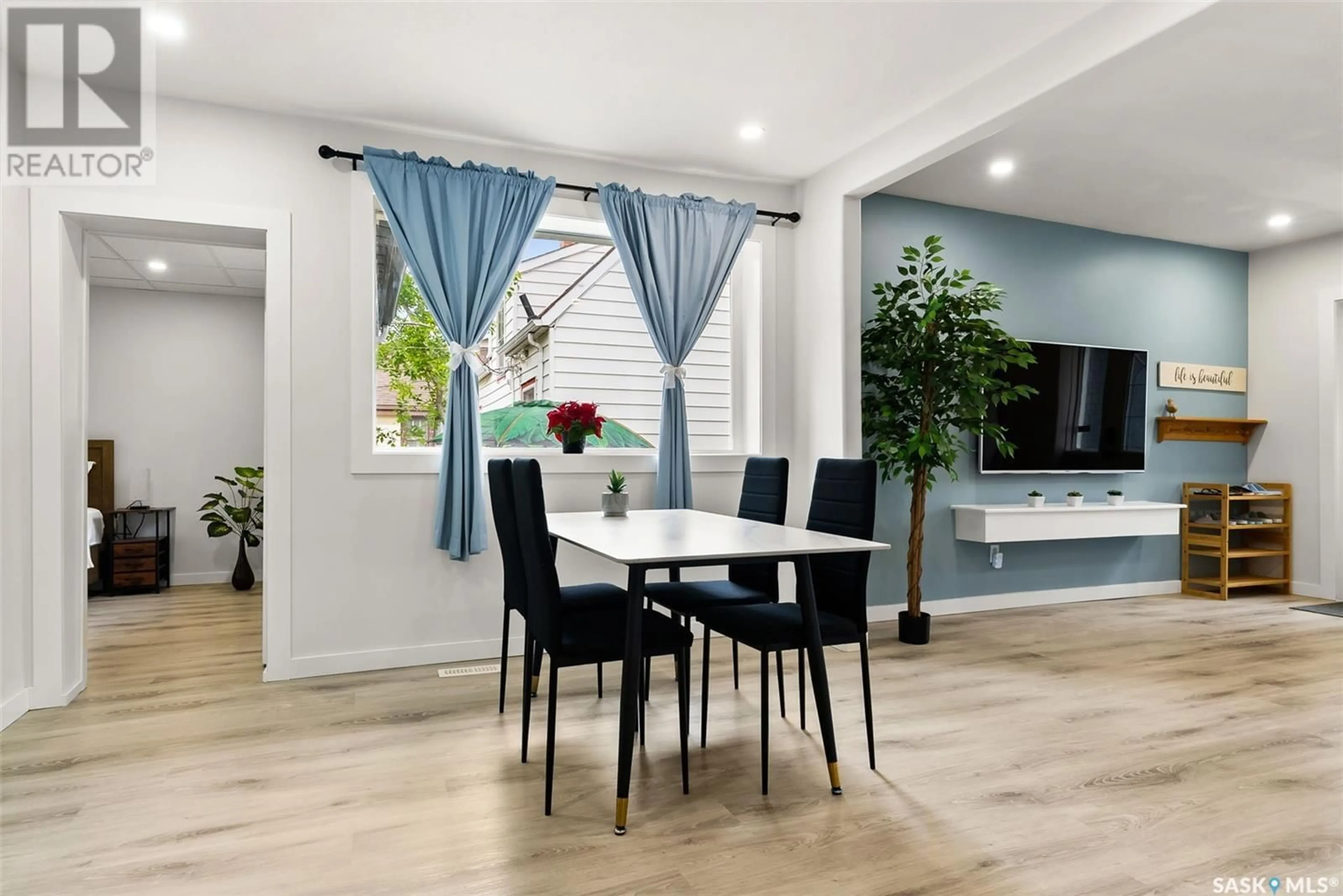Dining room, unknown for 2076 QUEEN STREET, Regina Saskatchewan S4T4C1