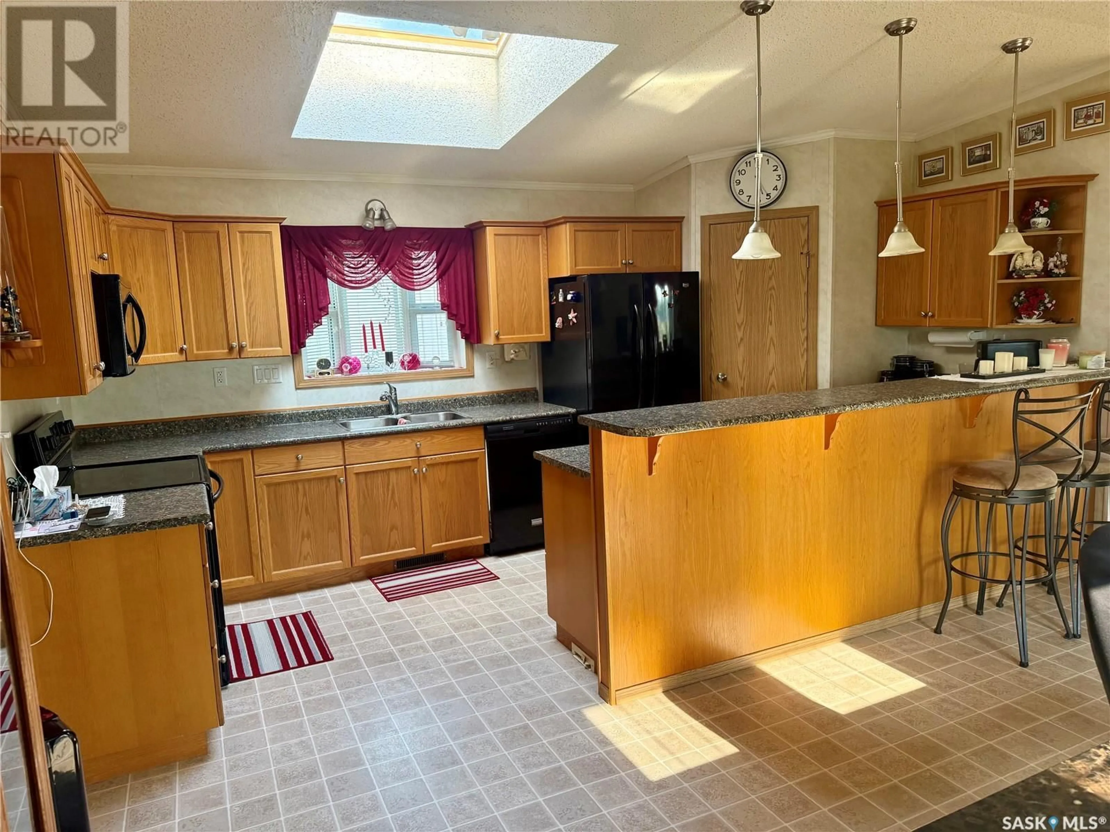Open concept kitchen, ceramic/tile floor for 313 FIRST STREET, North Portal Saskatchewan S0C1W0