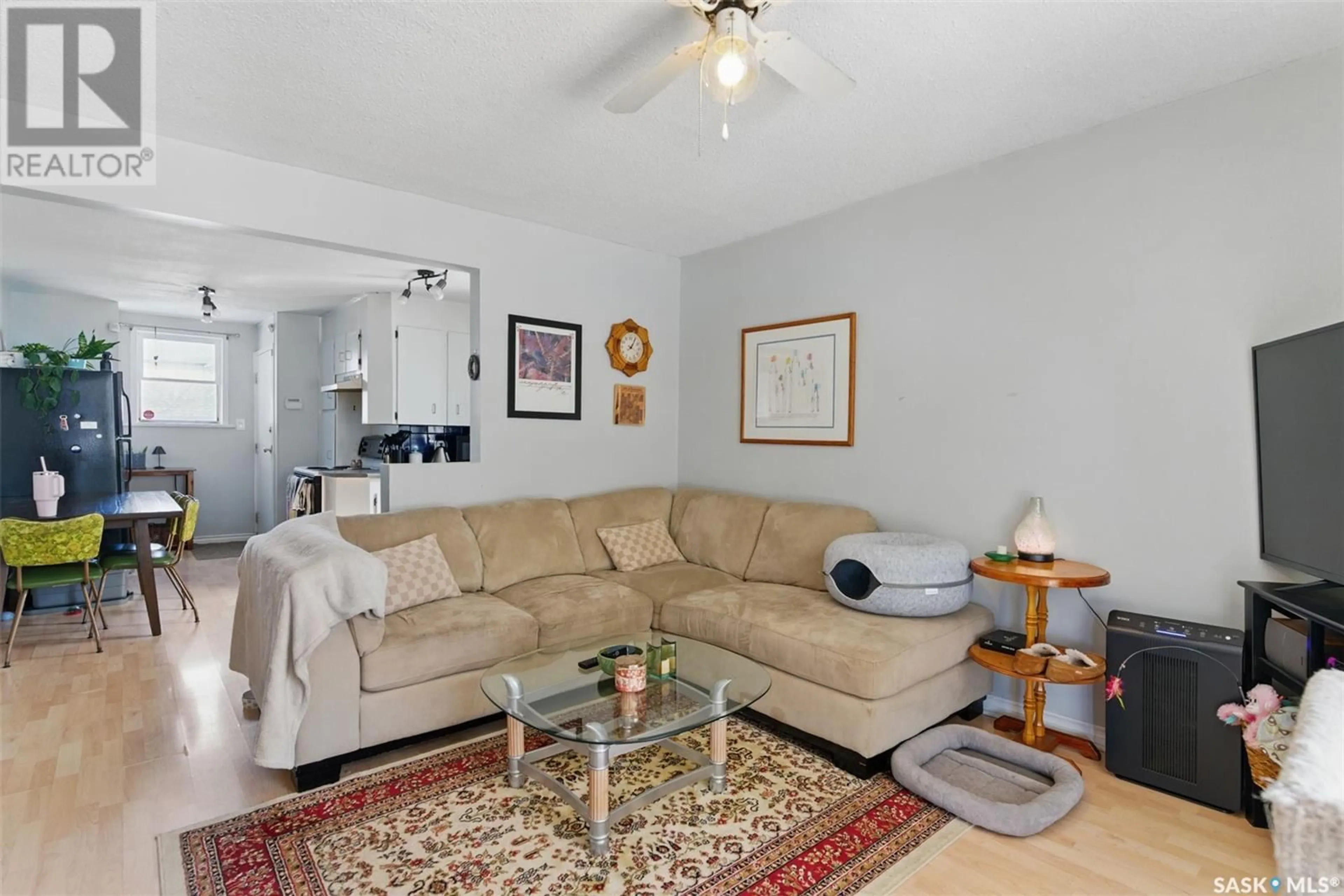 Living room with furniture, unknown for 517 ISABELLA STREET, Saskatoon Saskatchewan S7M0E3