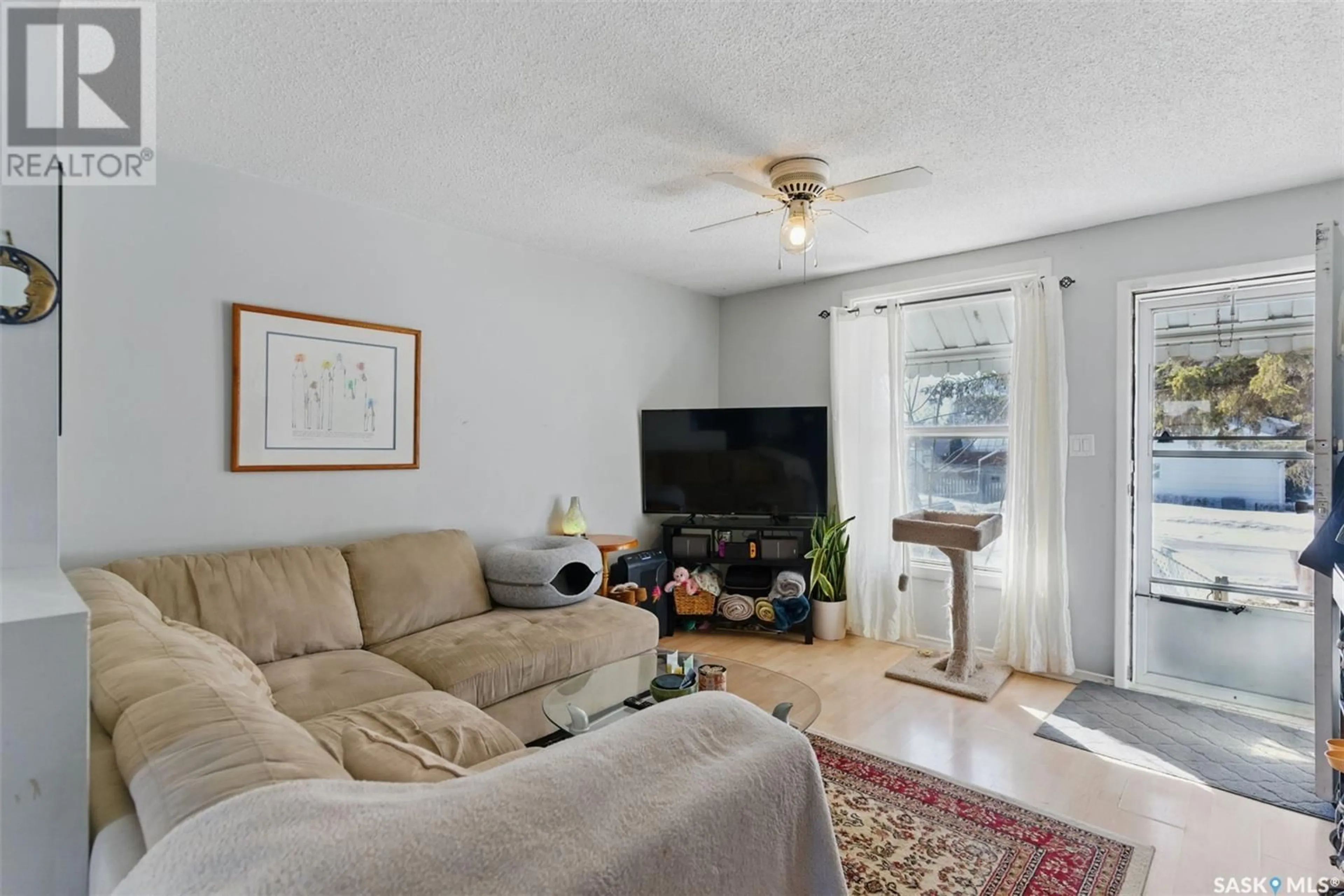 Living room with furniture, unknown for 517 ISABELLA STREET, Saskatoon Saskatchewan S7M0E3