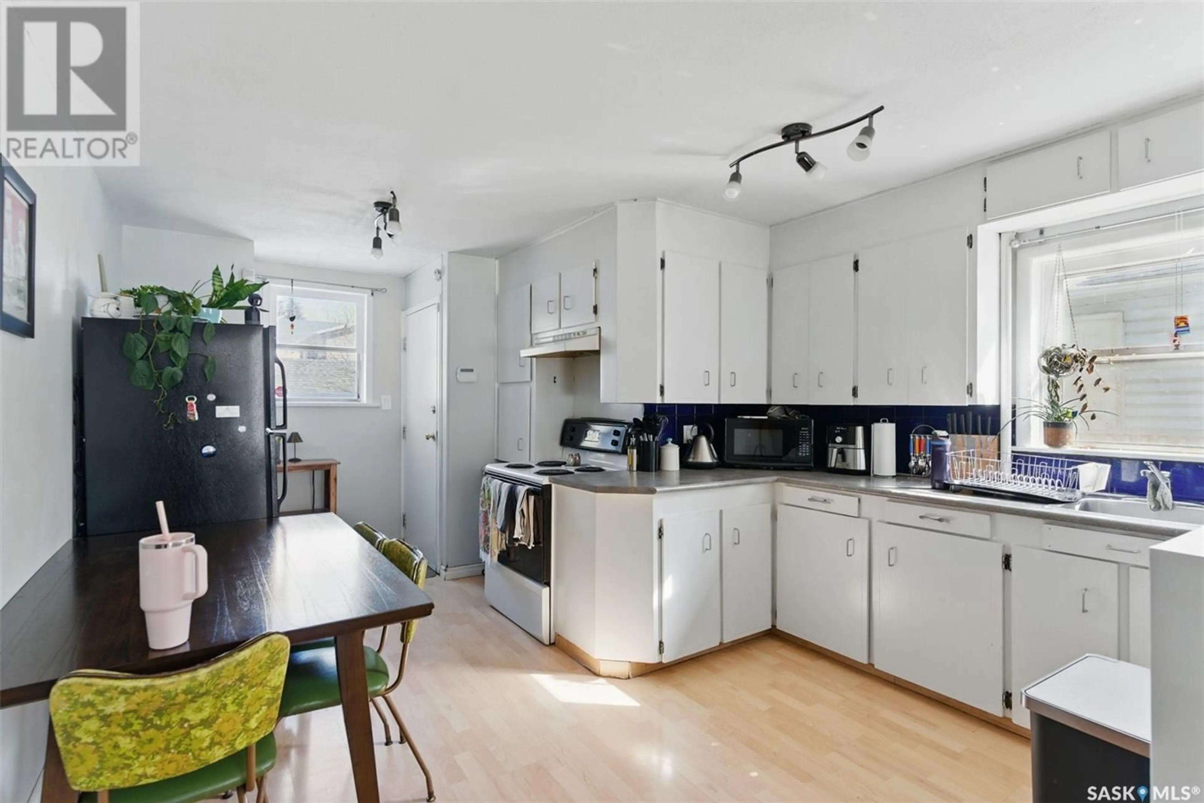 Open concept kitchen, unknown for 517 ISABELLA STREET, Saskatoon Saskatchewan S7M0E3