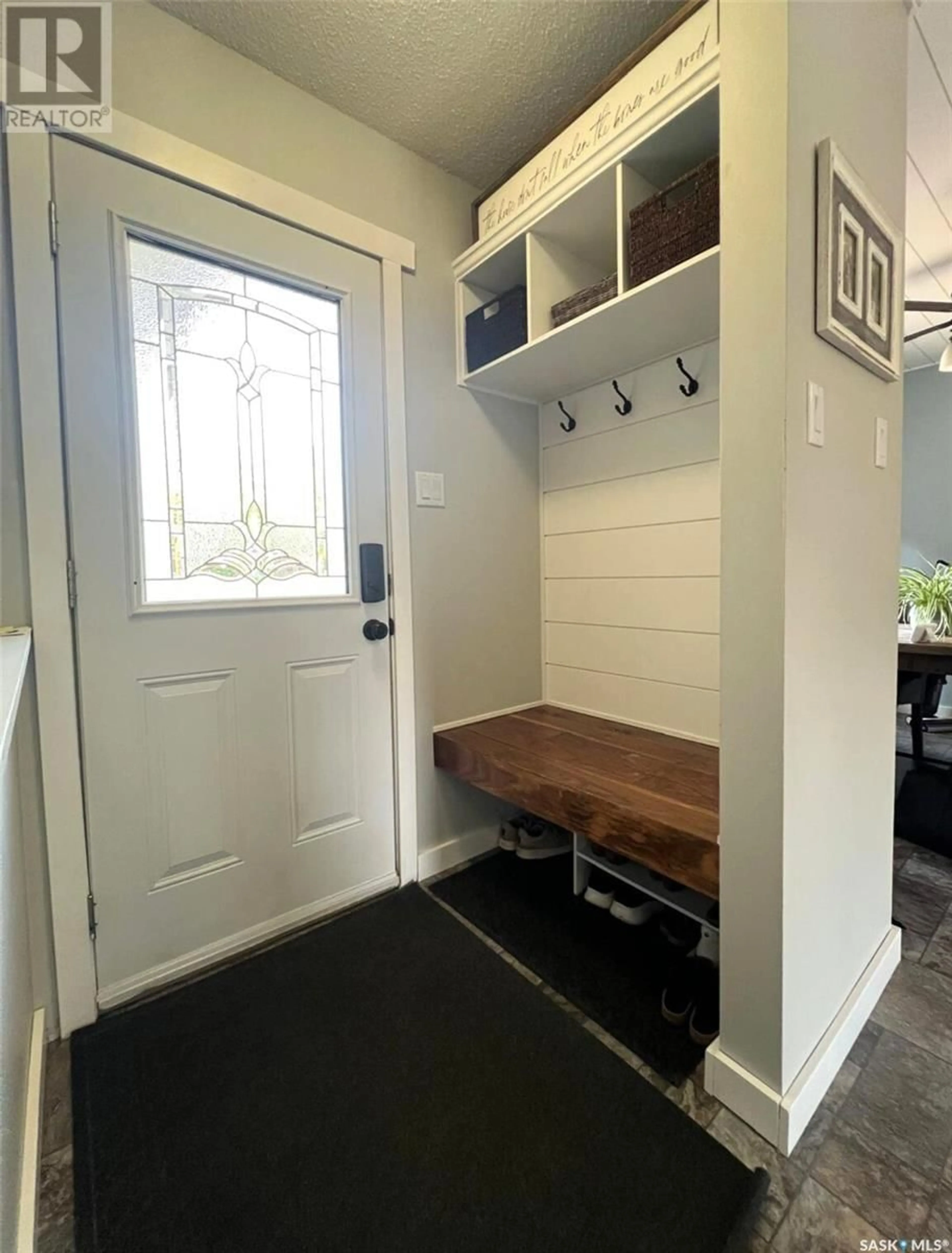 Indoor entryway for 211 ALLEN DRIVE, Swift Current Saskatchewan S9H3A4
