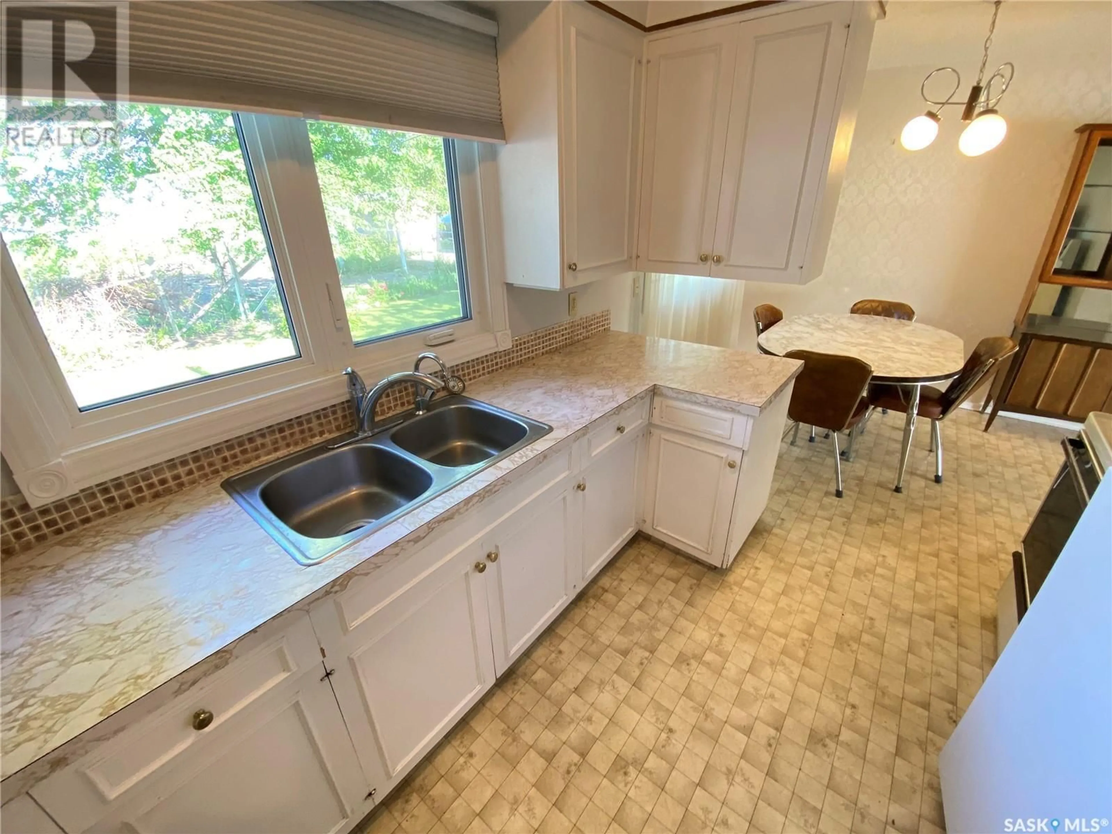 Standard kitchen, unknown for 100 FRANKLIN DRIVE, Yorkton Saskatchewan S3N2G6