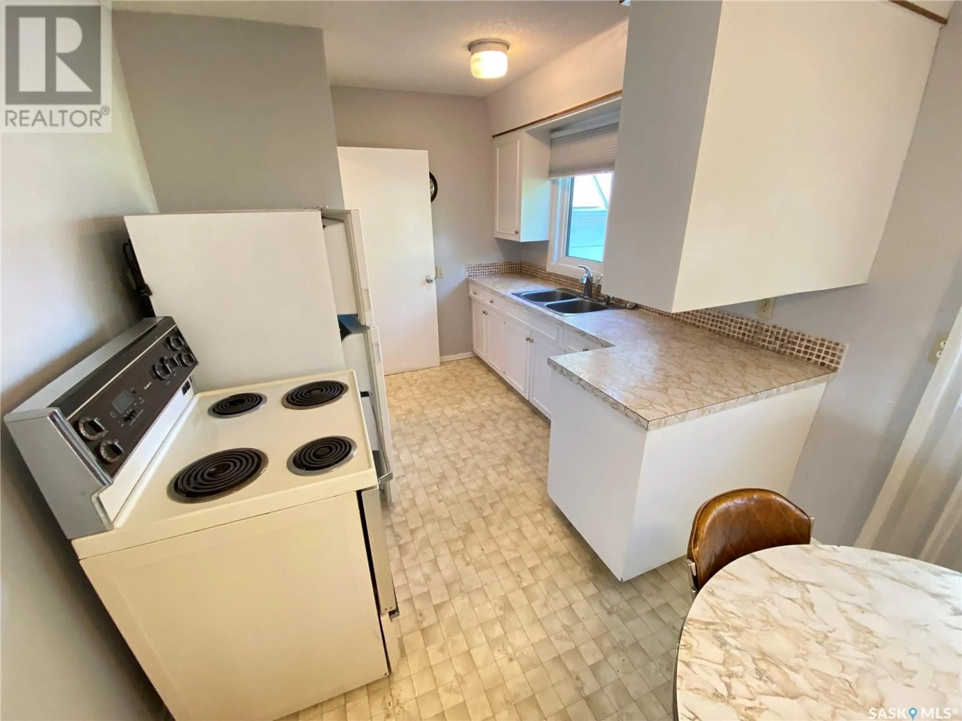 Standard kitchen, unknown for 100 FRANKLIN DRIVE, Yorkton Saskatchewan S3N2G6