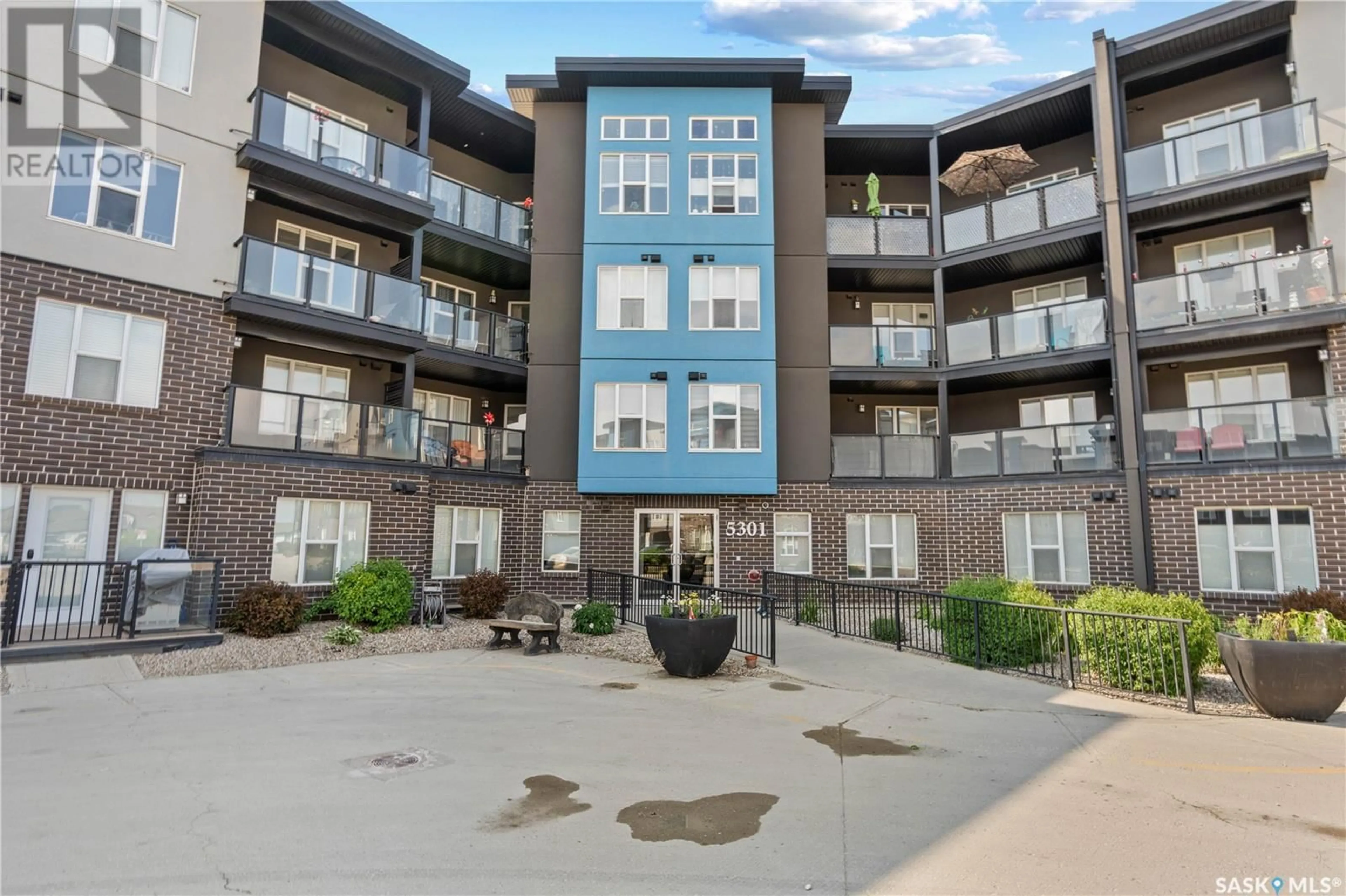 Patio, water/lake/river/ocean view for 121 5301 UNIVERSAL CRESCENT, Regina Saskatchewan S4W0L2
