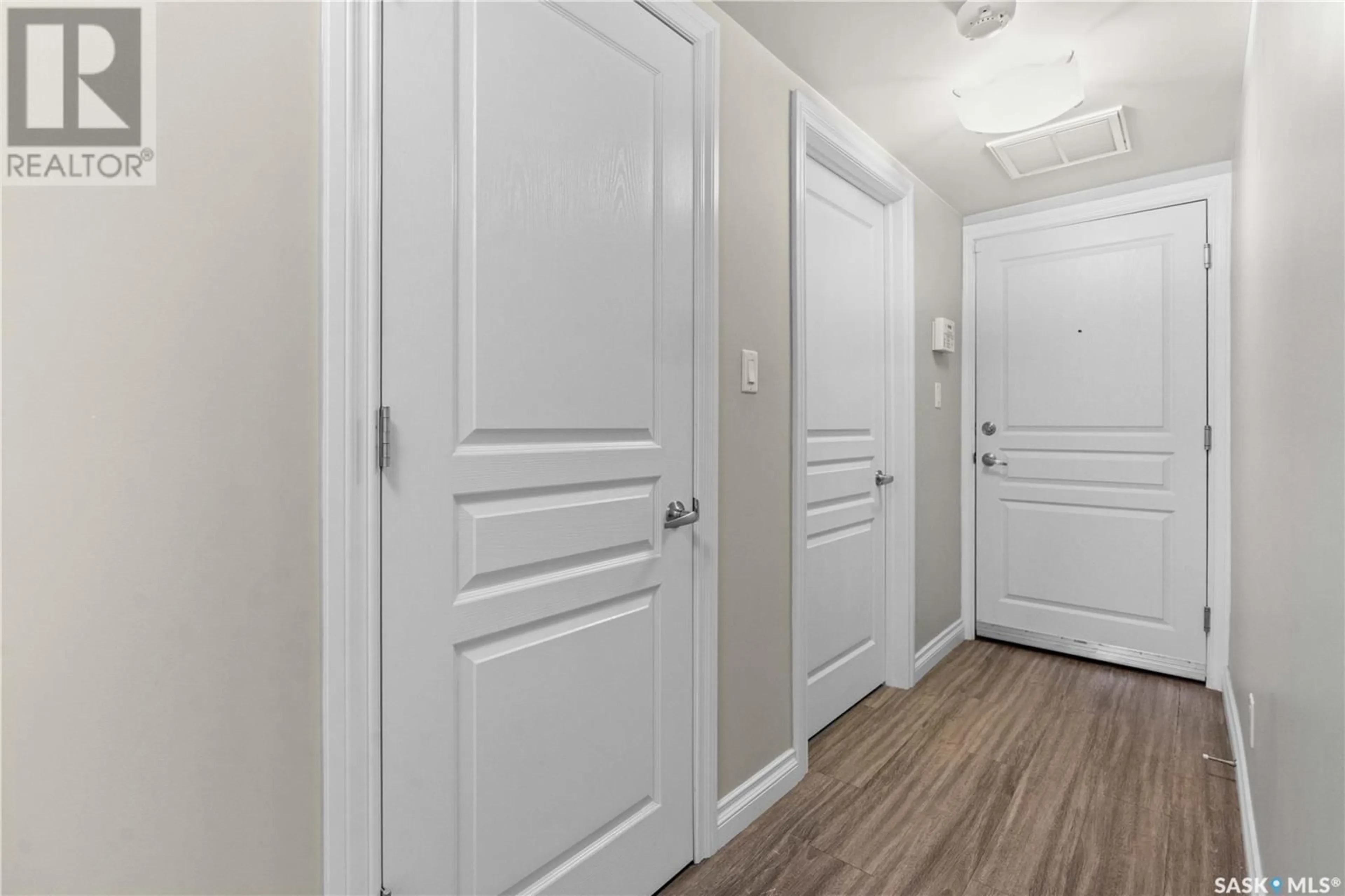 Indoor entryway for 121 5301 UNIVERSAL CRESCENT, Regina Saskatchewan S4W0L2