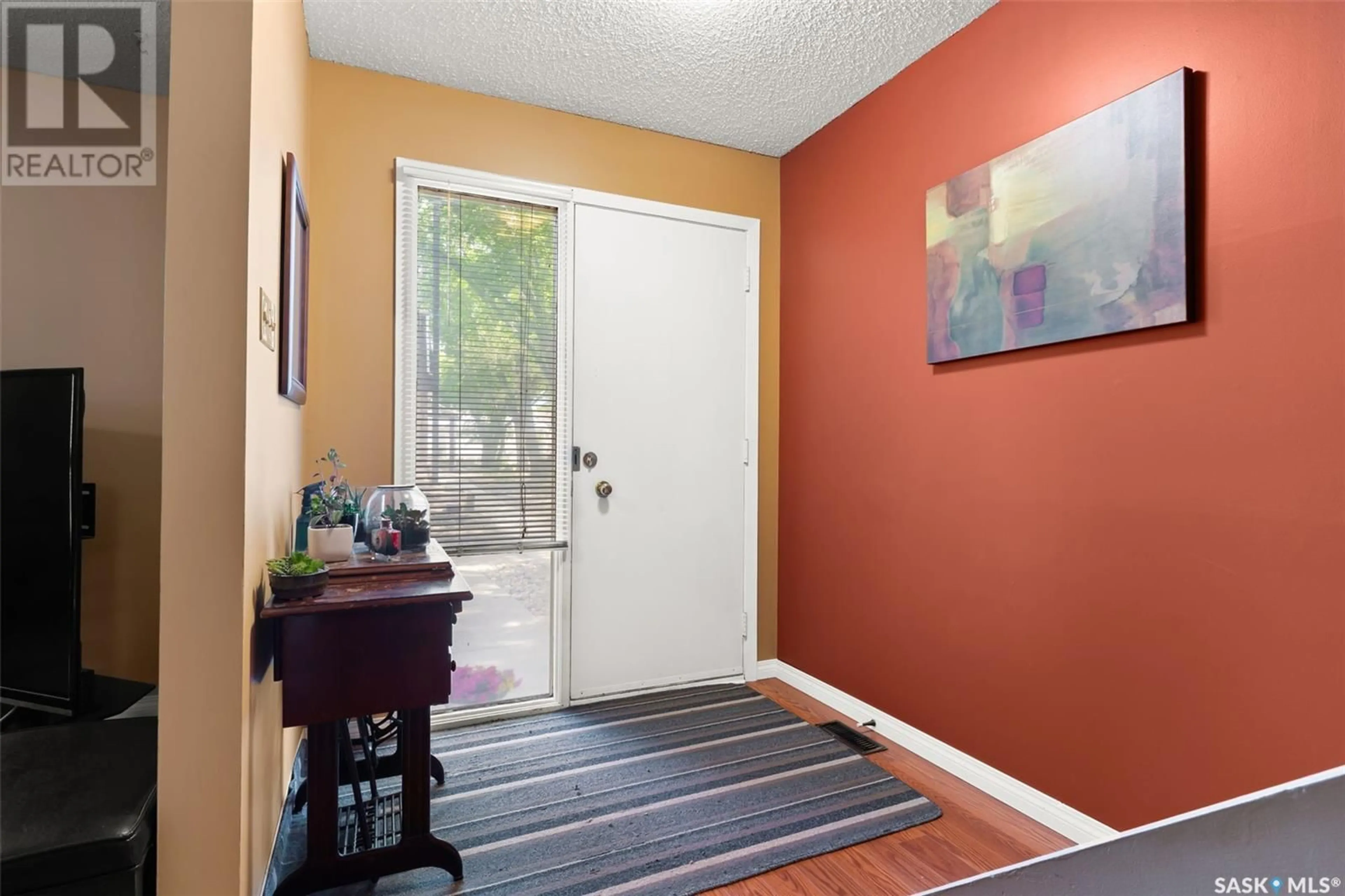 Indoor entryway for 45 SPRUCEVIEW ROAD, Regina Saskatchewan S4R0E1