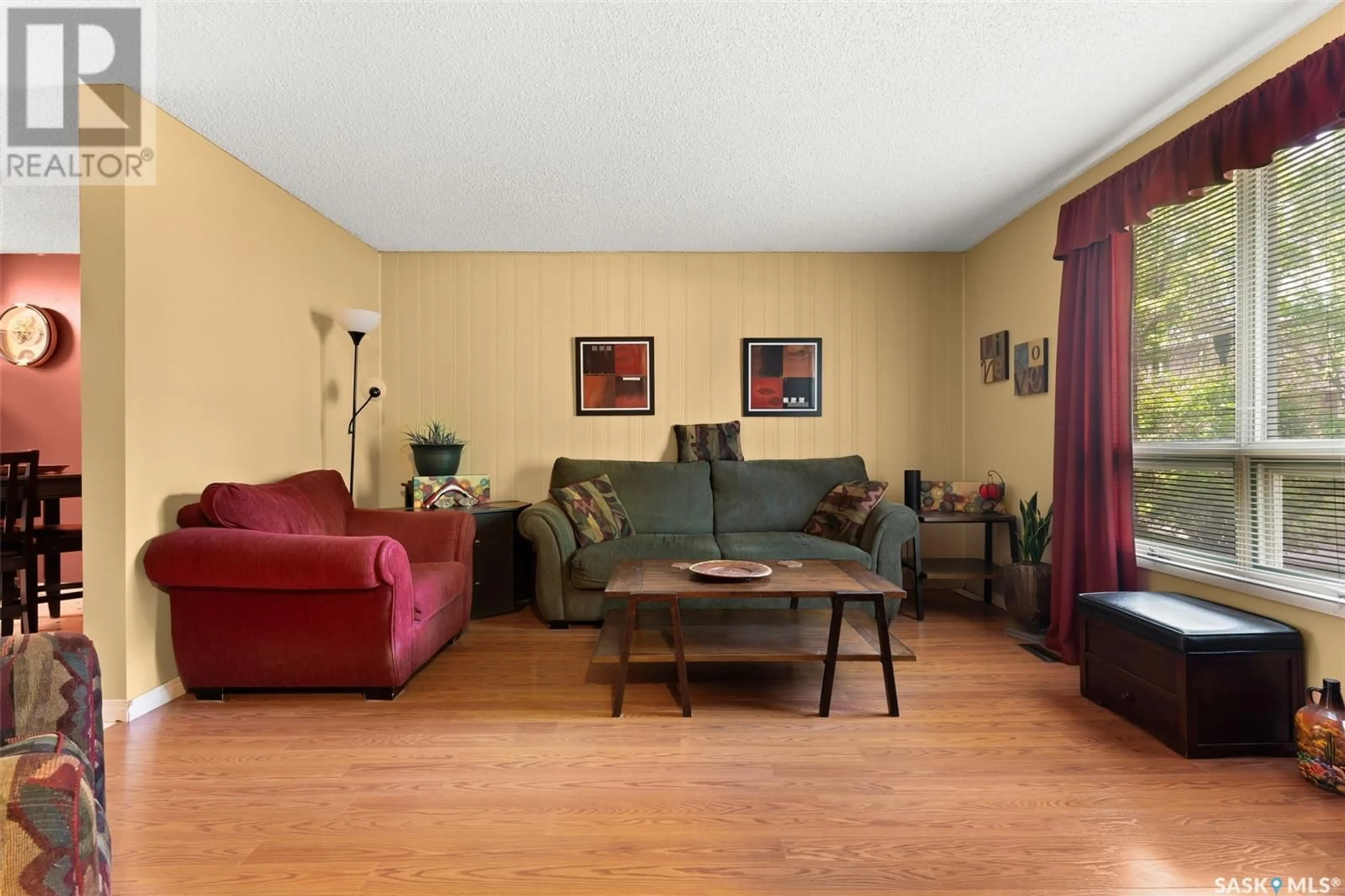 Living room with furniture, unknown for 45 SPRUCEVIEW ROAD, Regina Saskatchewan S4R0E1