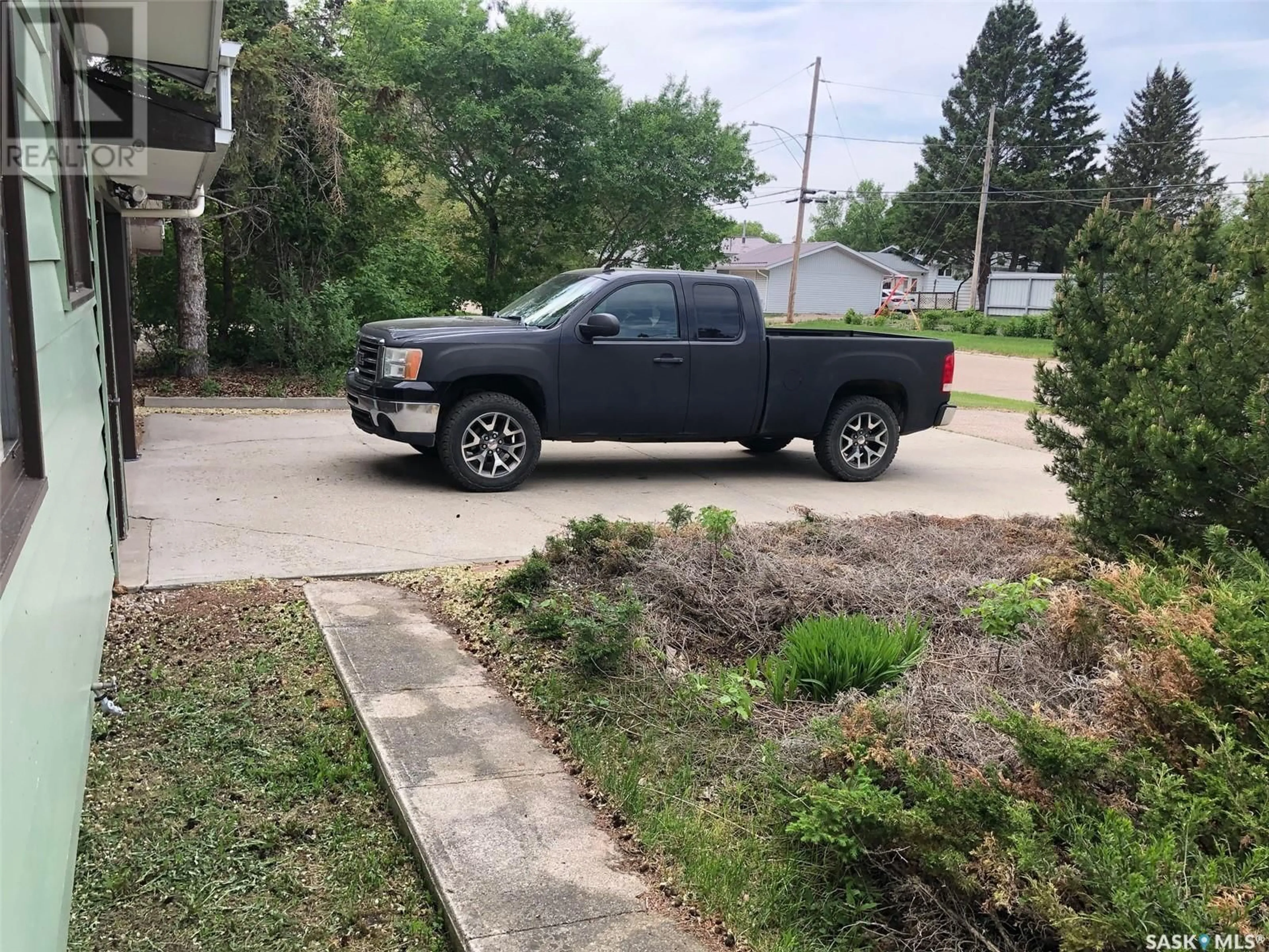 Parking for E - 226 SASKATCHEWAN STREET, Kamsack Saskatchewan S0A1S0