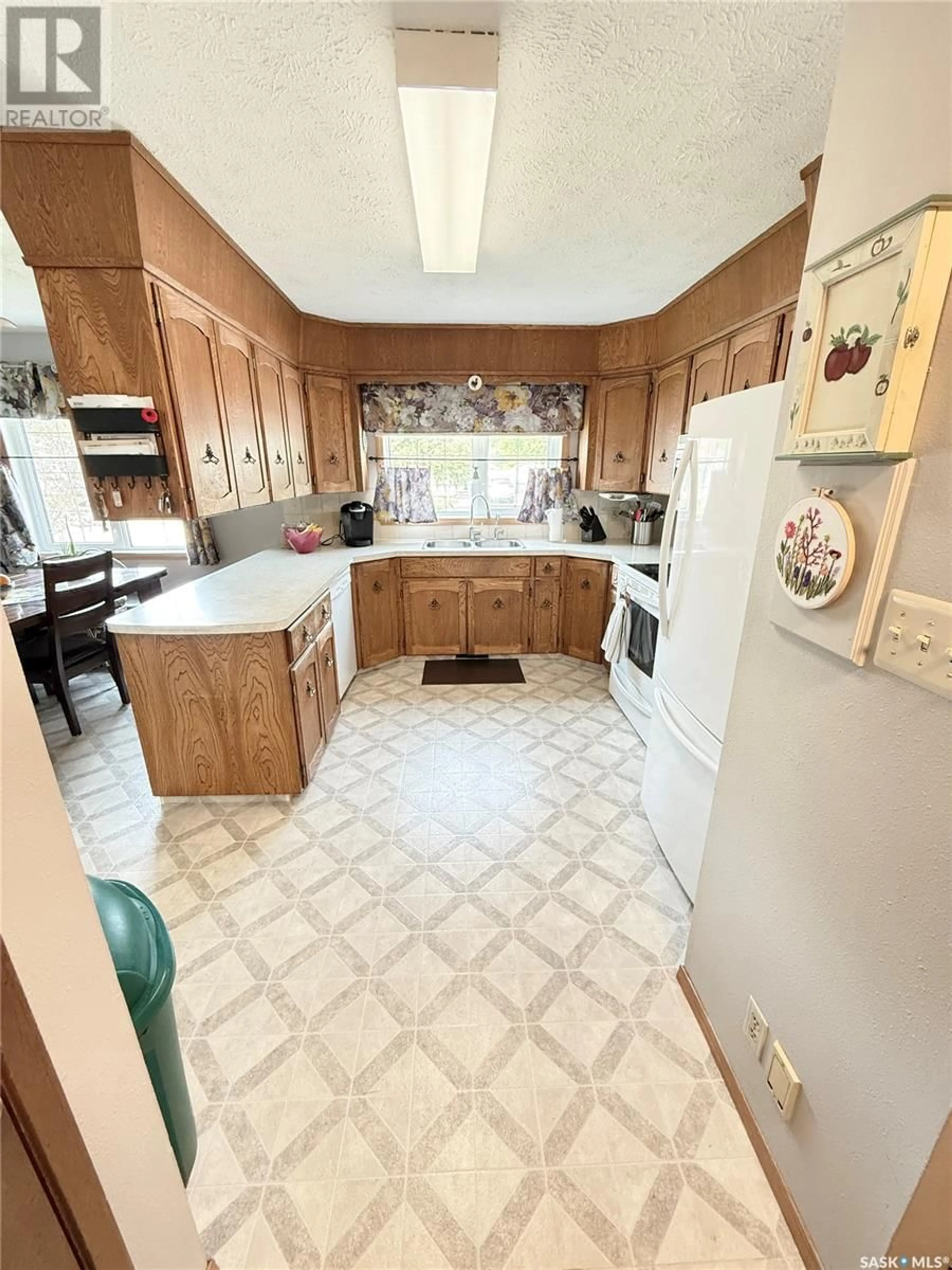 Standard kitchen, ceramic/tile floor for 206 ONSTAD CRESCENT, Weyburn Saskatchewan S4H2T2