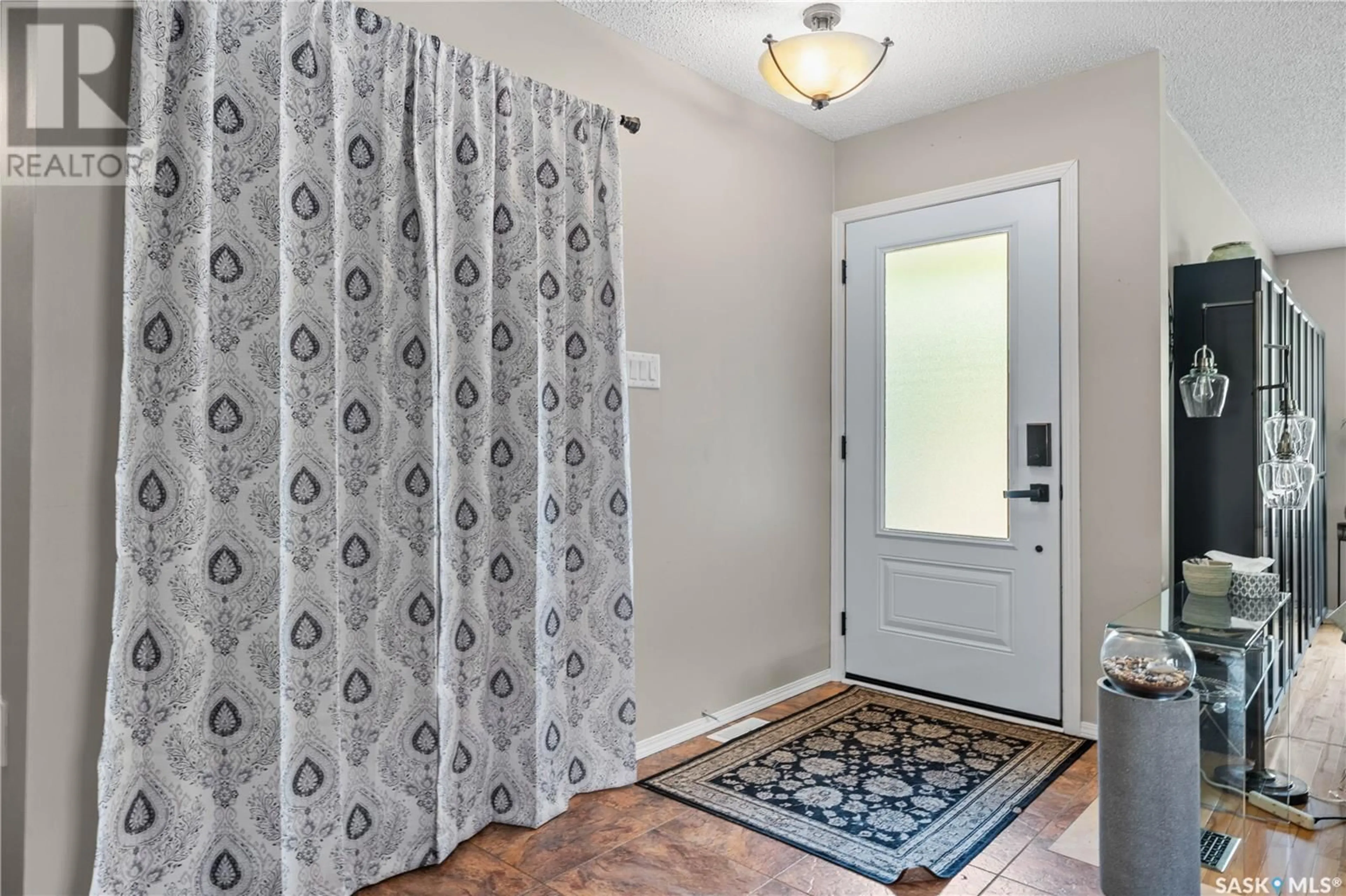 Indoor entryway for 15 WINDFIELD ROAD, Regina Saskatchewan S4V0E6