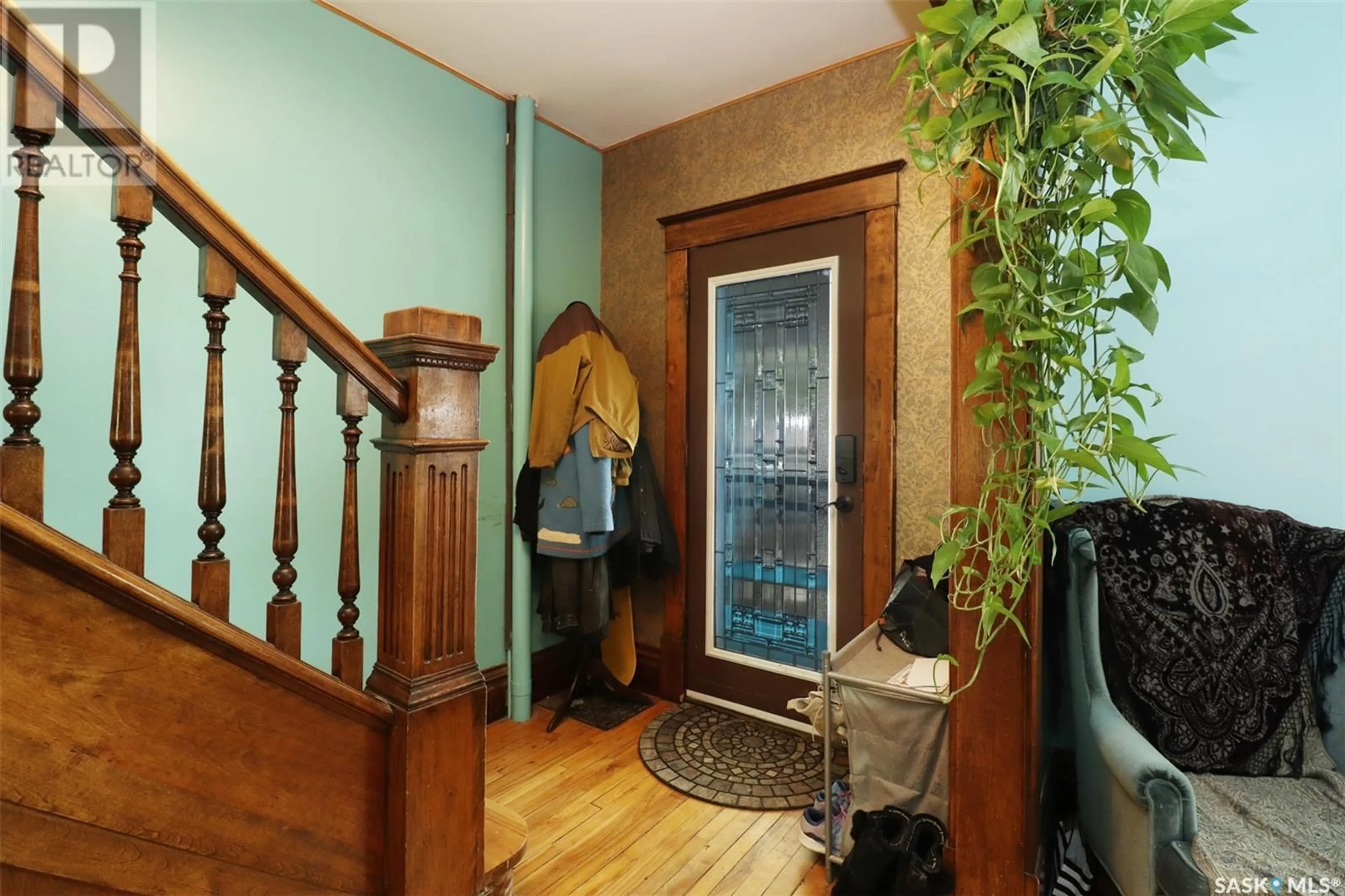 Indoor foyer for 2069 CAMERON STREET, Regina Saskatchewan S4T2V4