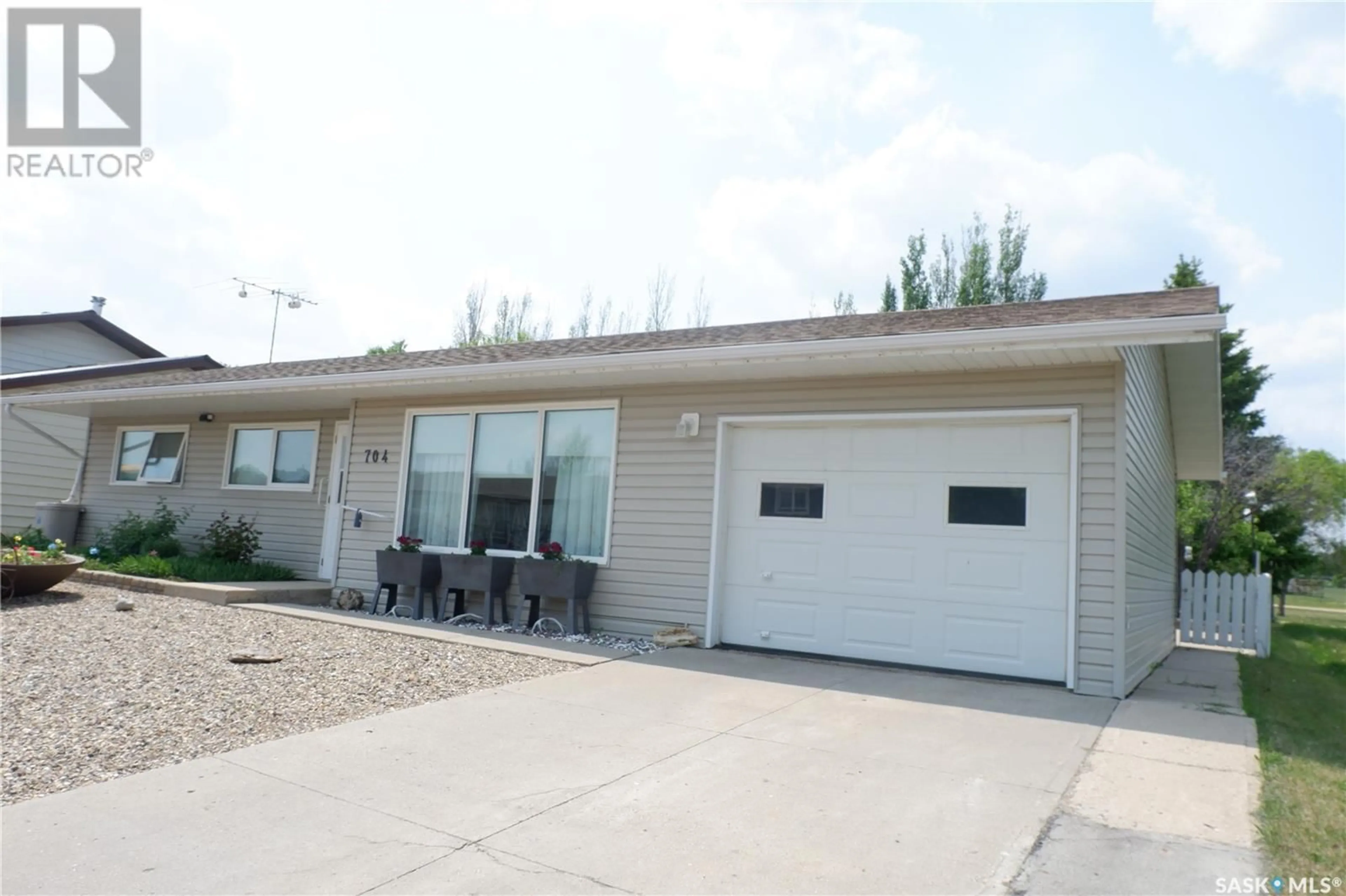 Unknown for 704 LEEVILLE DRIVE, Assiniboia Saskatchewan S0H0B0