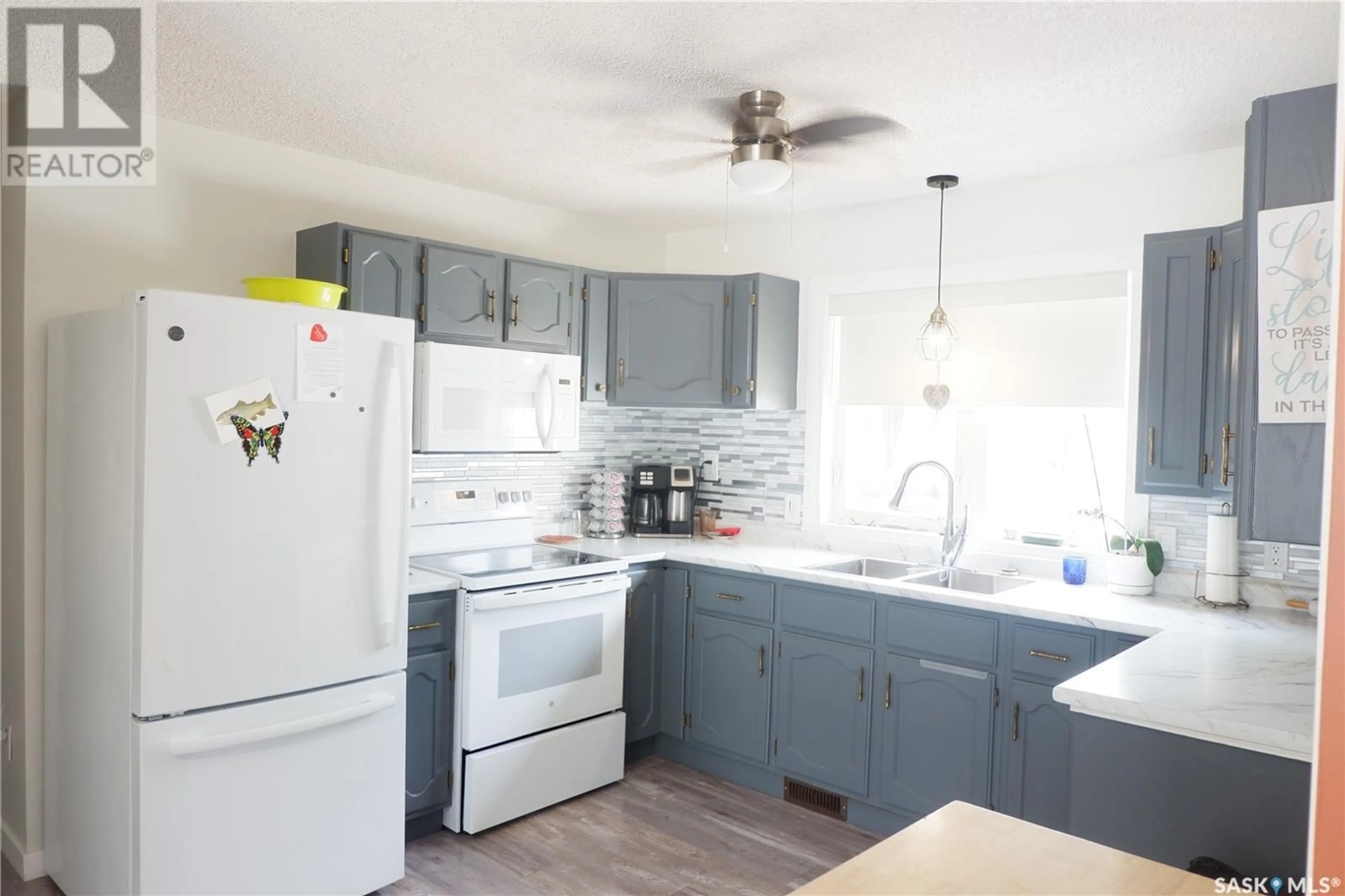 Open concept kitchen, unknown for 704 LEEVILLE DRIVE, Assiniboia Saskatchewan S0H0B0