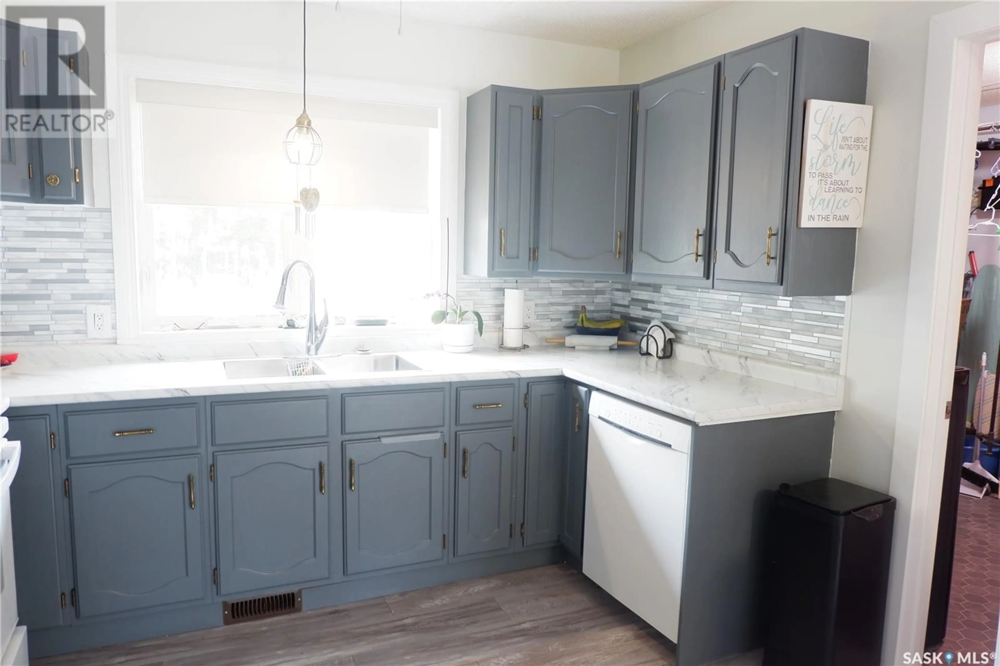 Open concept kitchen, unknown for 704 LEEVILLE DRIVE, Assiniboia Saskatchewan S0H0B0
