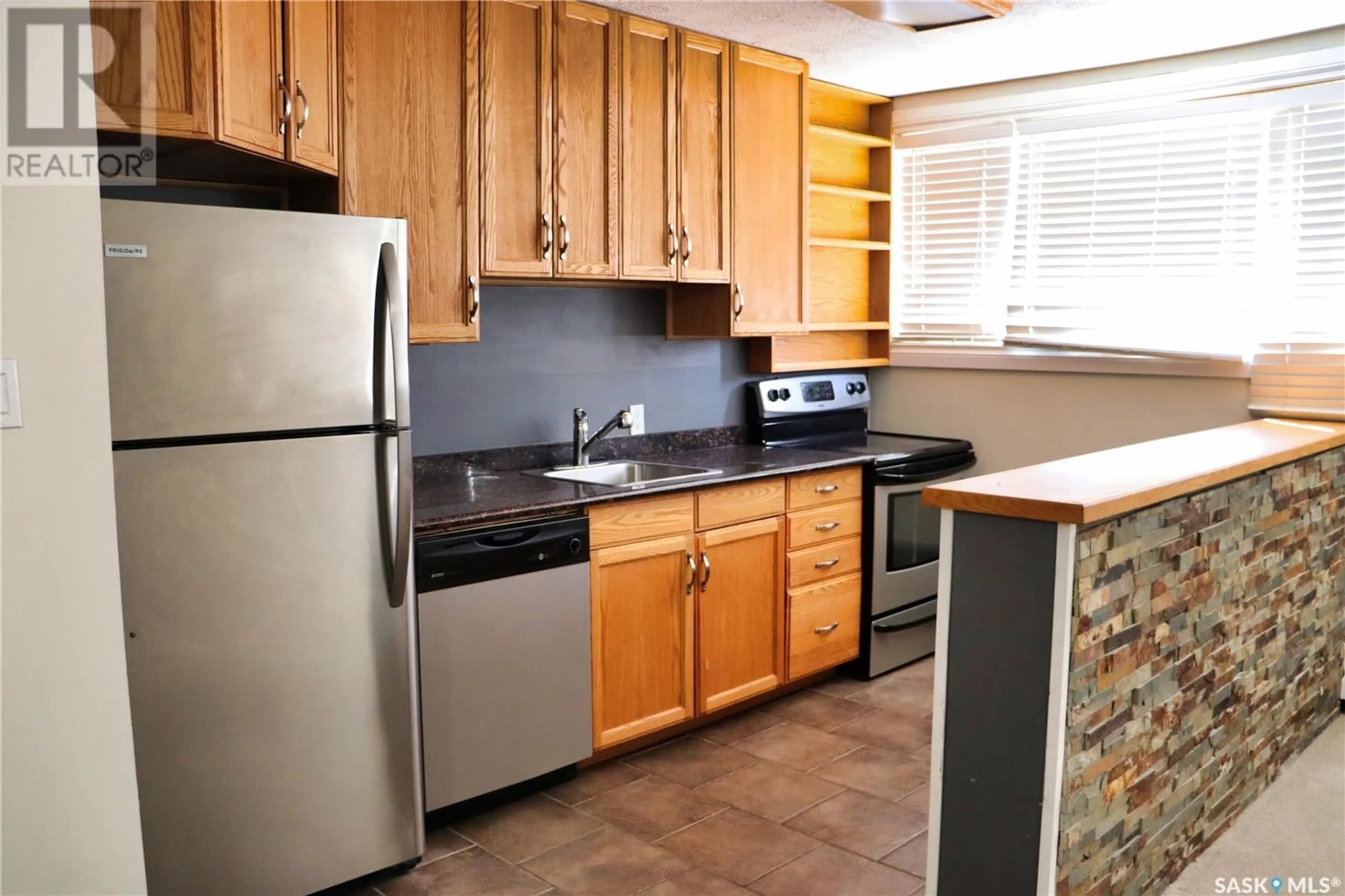 Standard kitchen, unknown for 1604 - 3 MAIN STREET, Saskatoon Saskatchewan S7H0L7