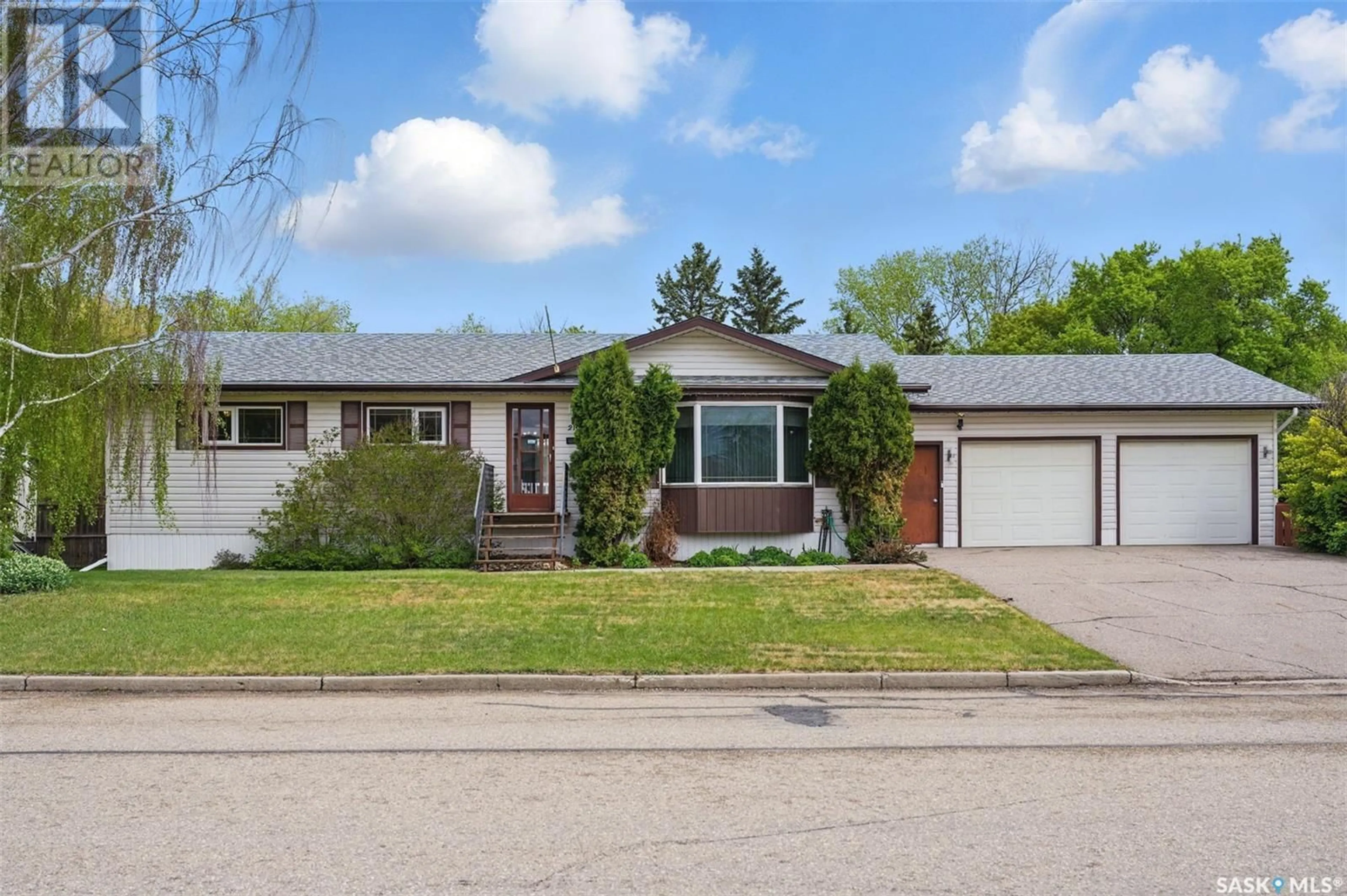 Home with vinyl exterior material, street for 210 7TH AVENUE, Watrous Saskatchewan S0K4T0