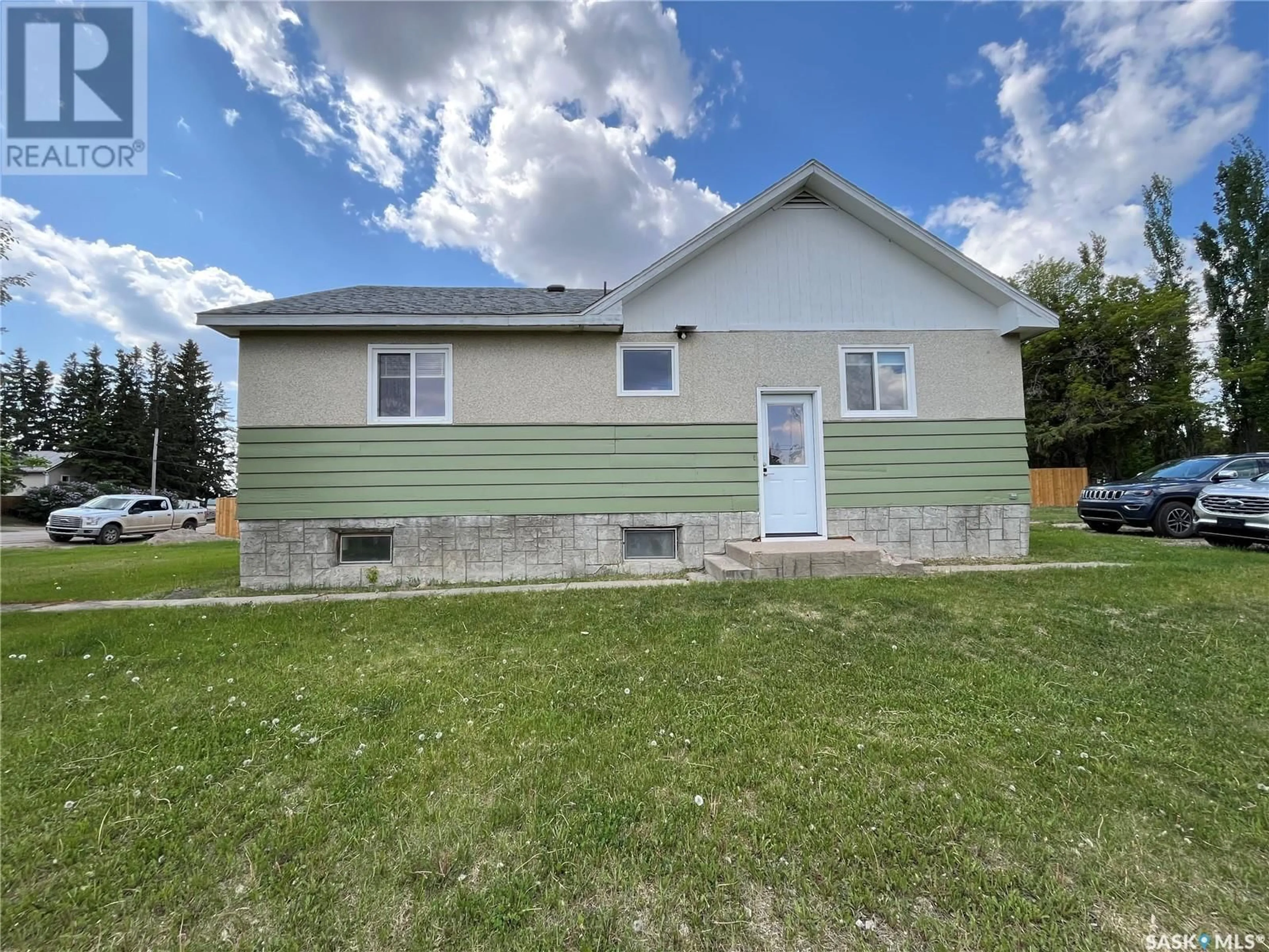 Home with vinyl exterior material, unknown for 307 1ST AVENUE, St. Walburg Saskatchewan S0M2T0
