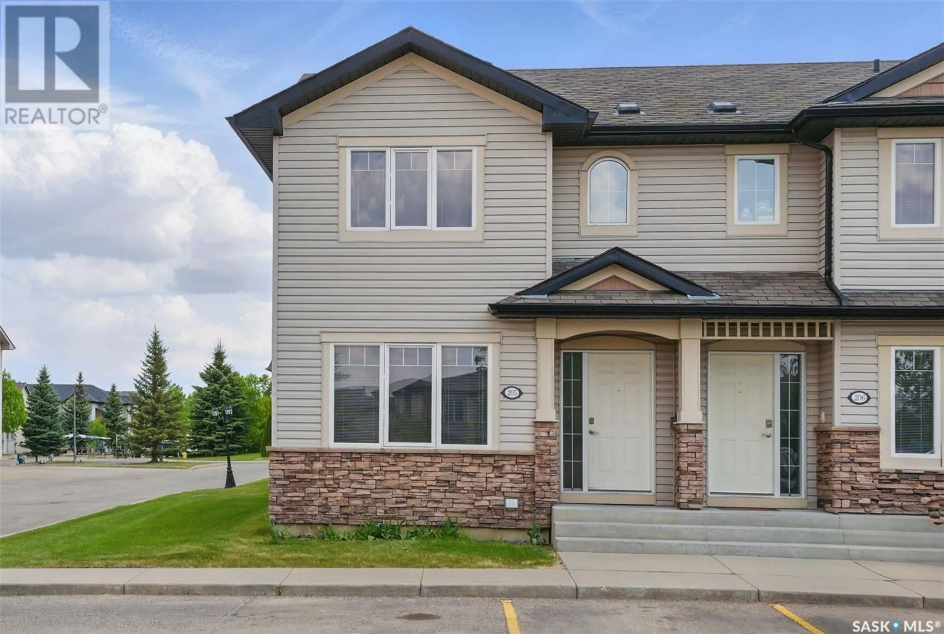 Home with vinyl exterior material, street for 415 - 205 LYND CRESCENT, Saskatoon Saskatchewan S7T0C2