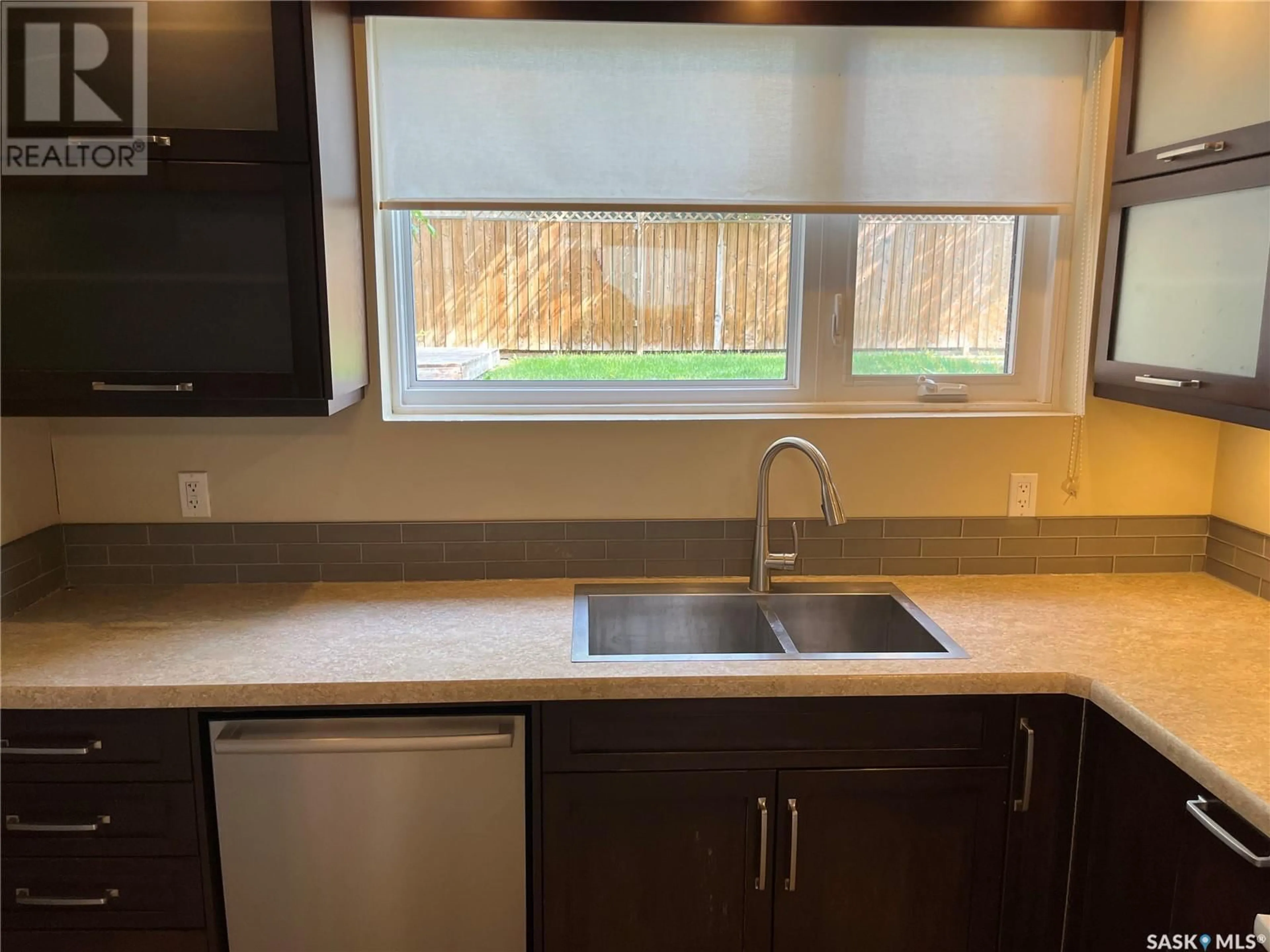 Standard kitchen, unknown for 4 - 2 NEILL PLACE, Regina Saskatchewan S4N2V4