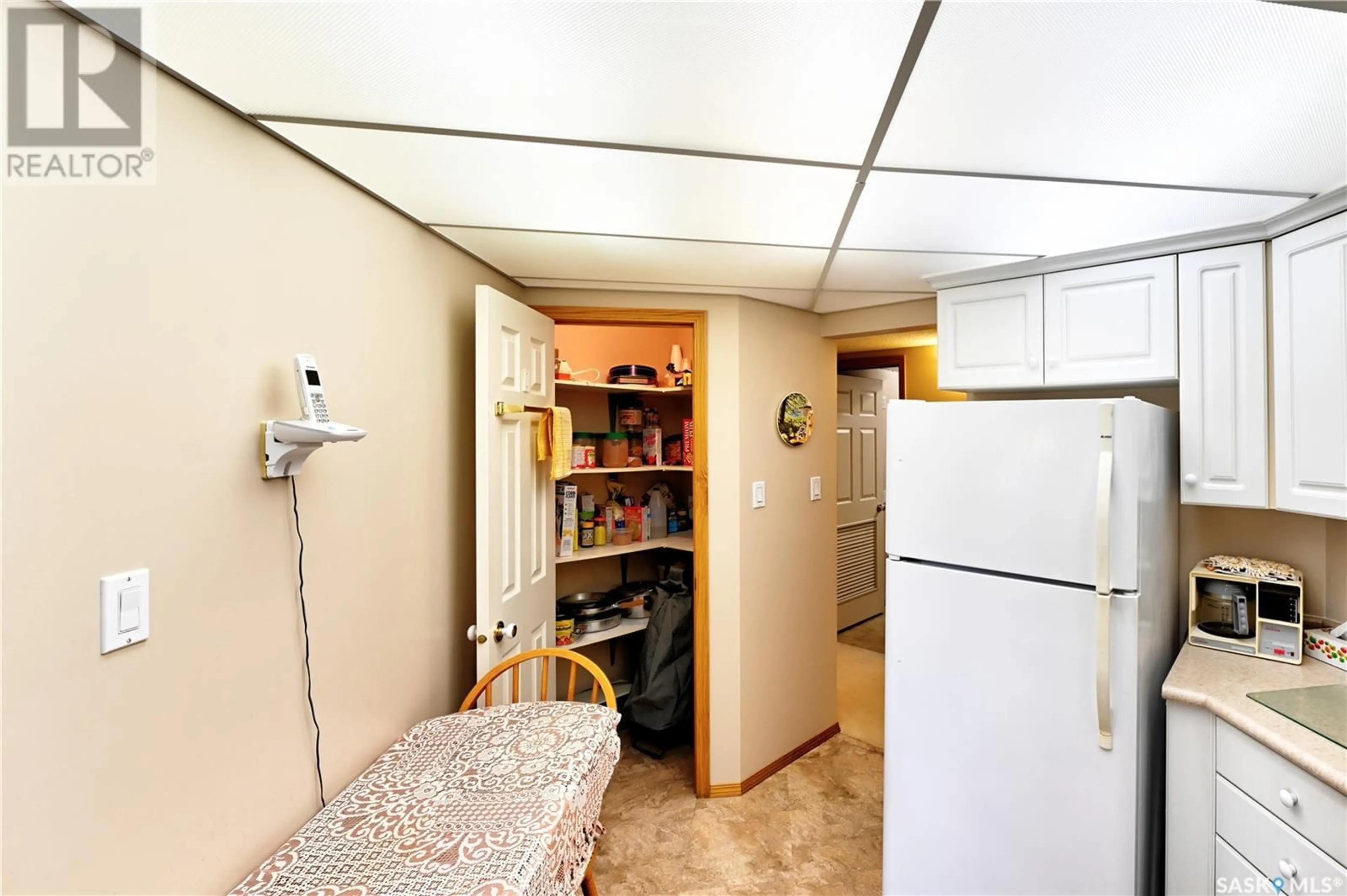 Standard kitchen, unknown for 133 305 PINEHOUSE DRIVE, Saskatoon Saskatchewan S7K7Z4