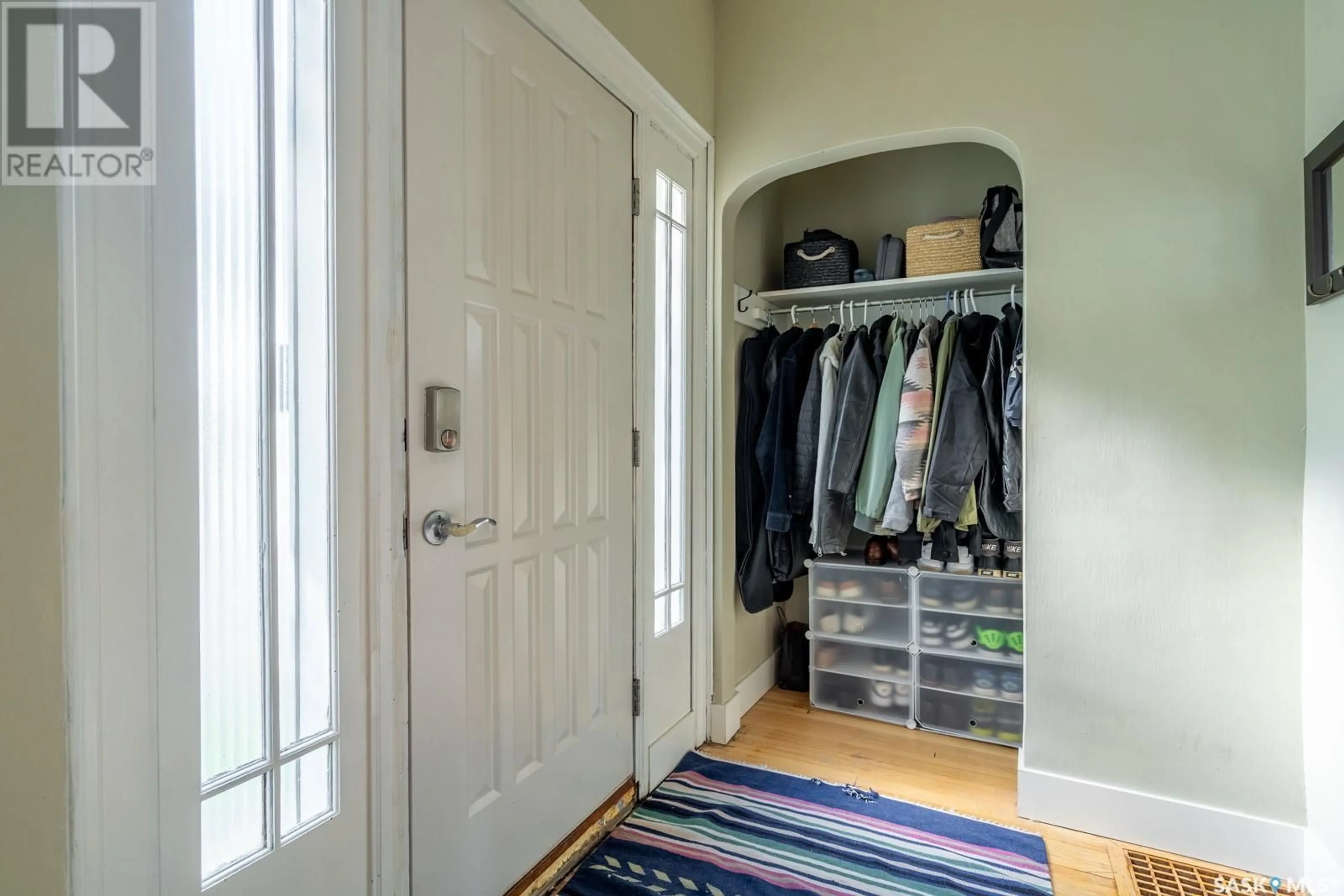 Indoor entryway for 2205 WINNIPEG STREET, Regina Saskatchewan S4P1H2