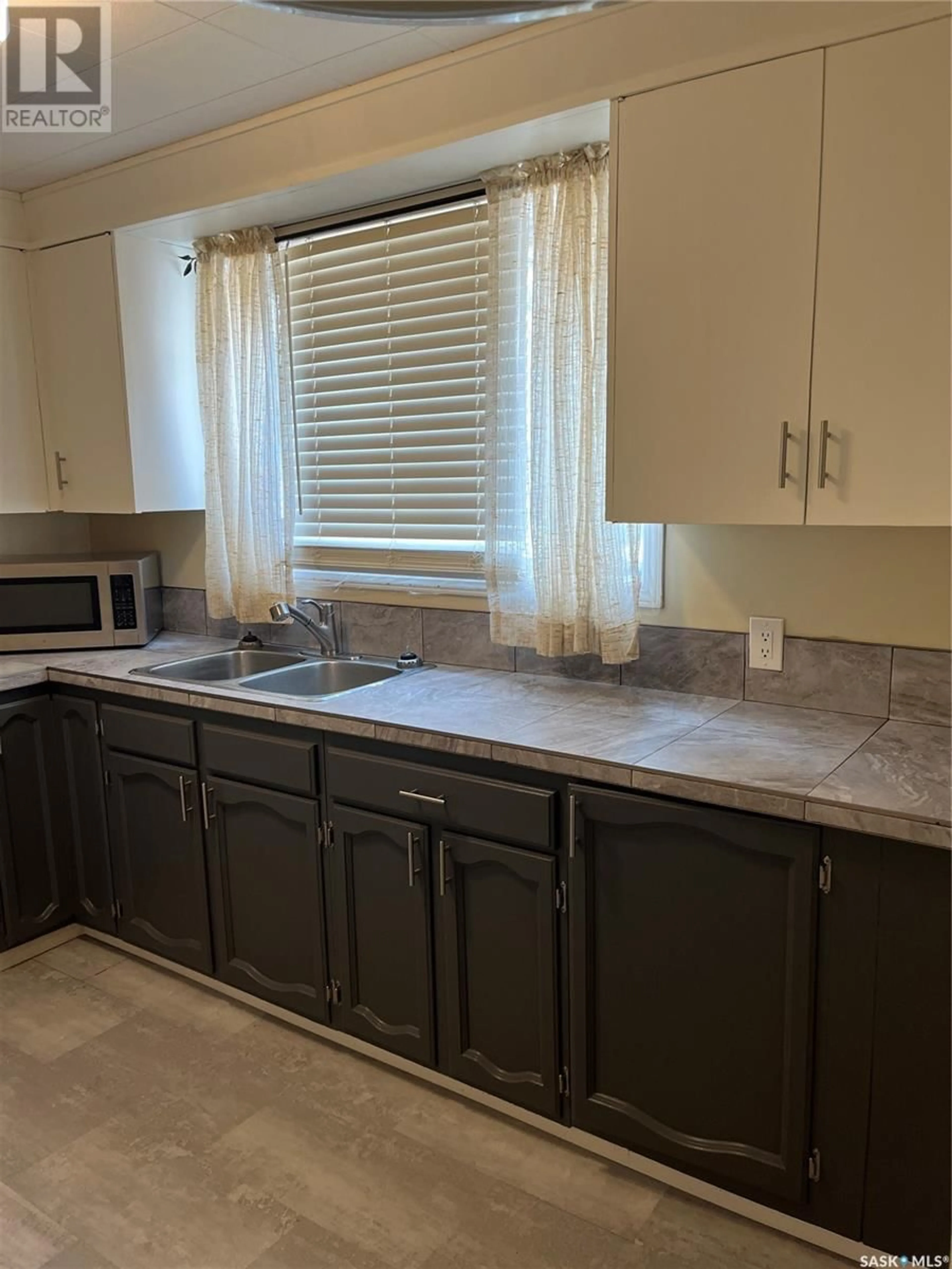 Standard kitchen, ceramic/tile floor for 67 BRADBROOKE DRIVE, Yorkton Saskatchewan S3N2Y2