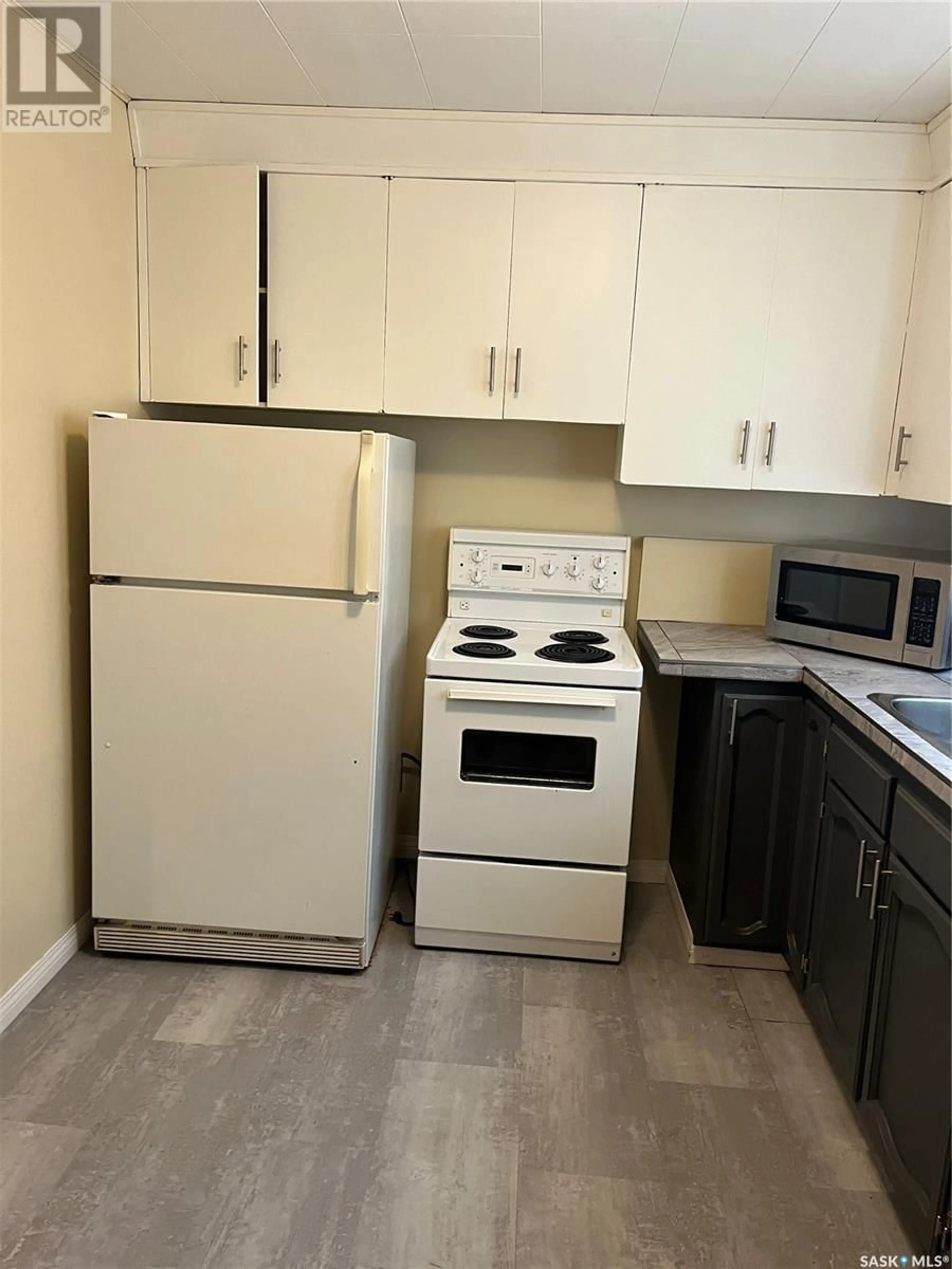 Standard kitchen, unknown for 67 BRADBROOKE DRIVE, Yorkton Saskatchewan S3N2Y2