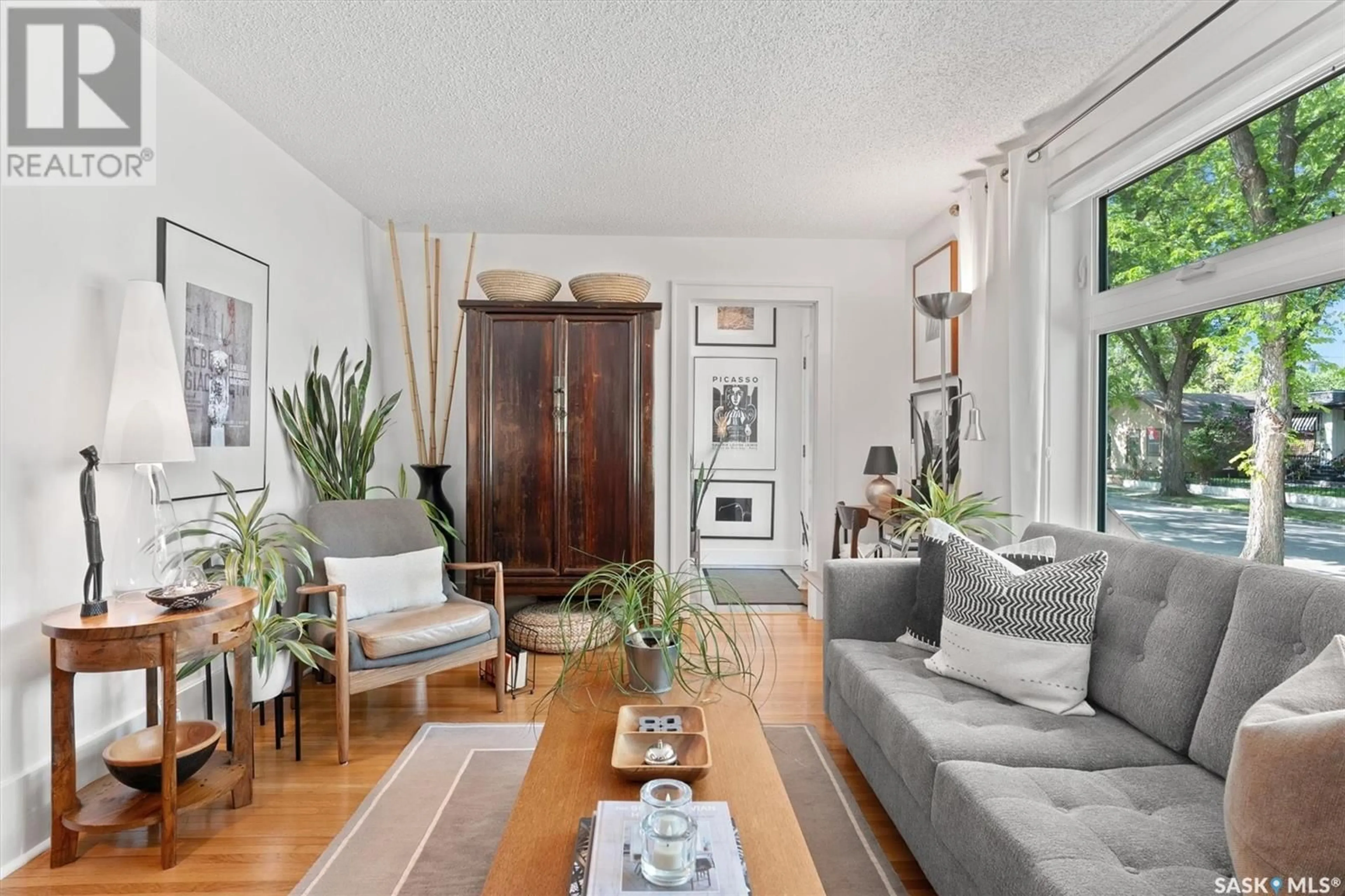 Living room with furniture, unknown for 622 5TH AVENUE, Saskatoon Saskatchewan S7K2R4