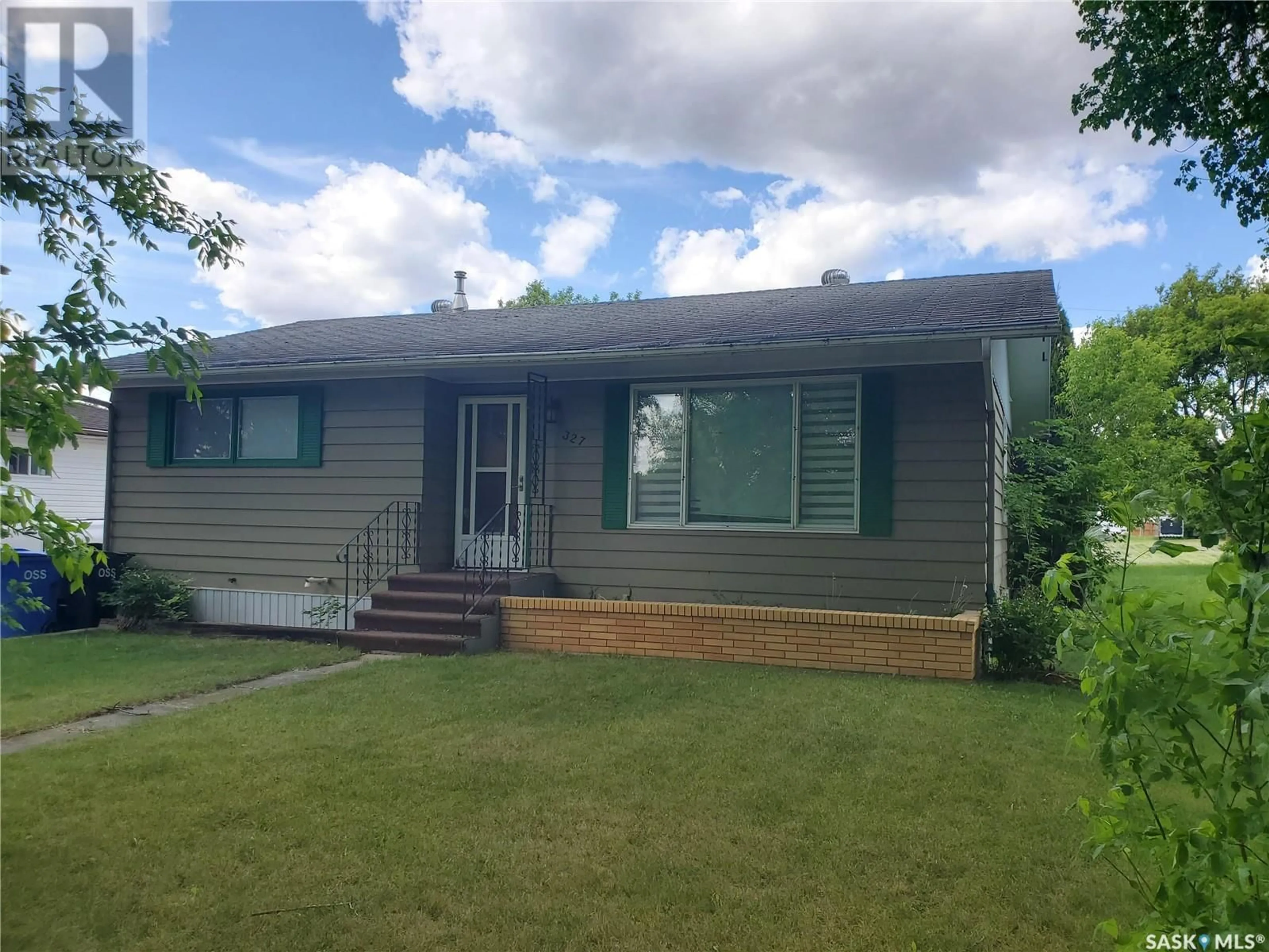 Home with vinyl exterior material, street for 327 WALLACE STREET, Kamsack Saskatchewan S0A1S0