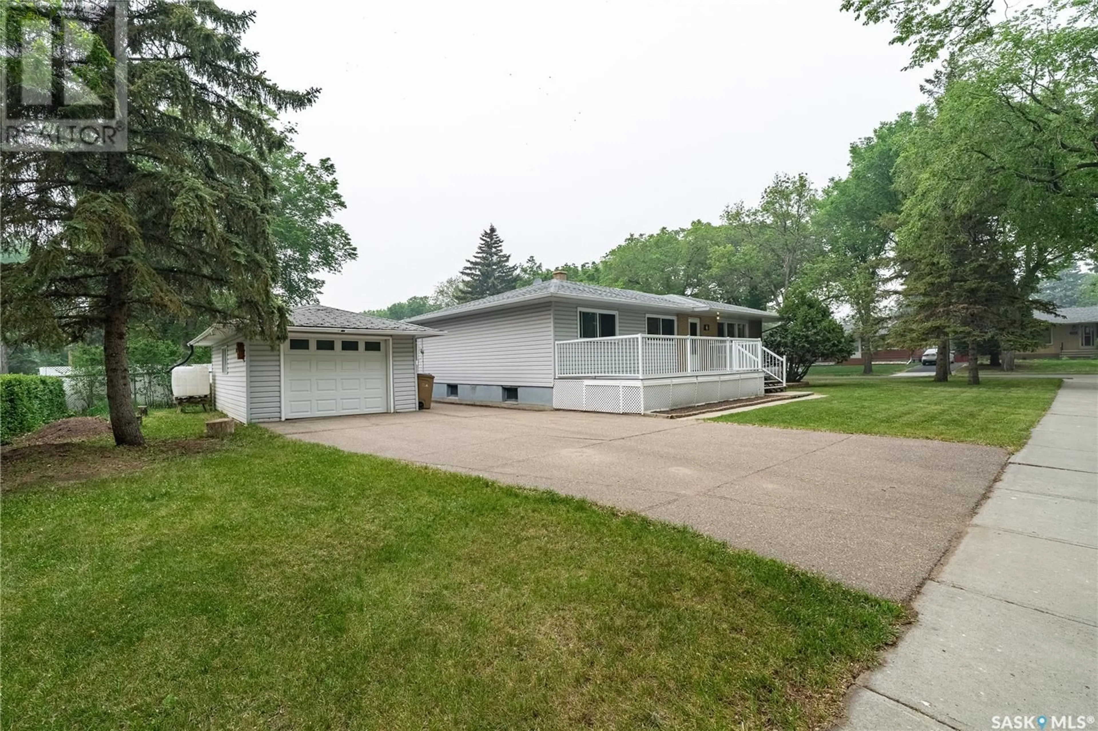 Unknown for 4 MASSEY ROAD, Regina Saskatchewan S4S4M7