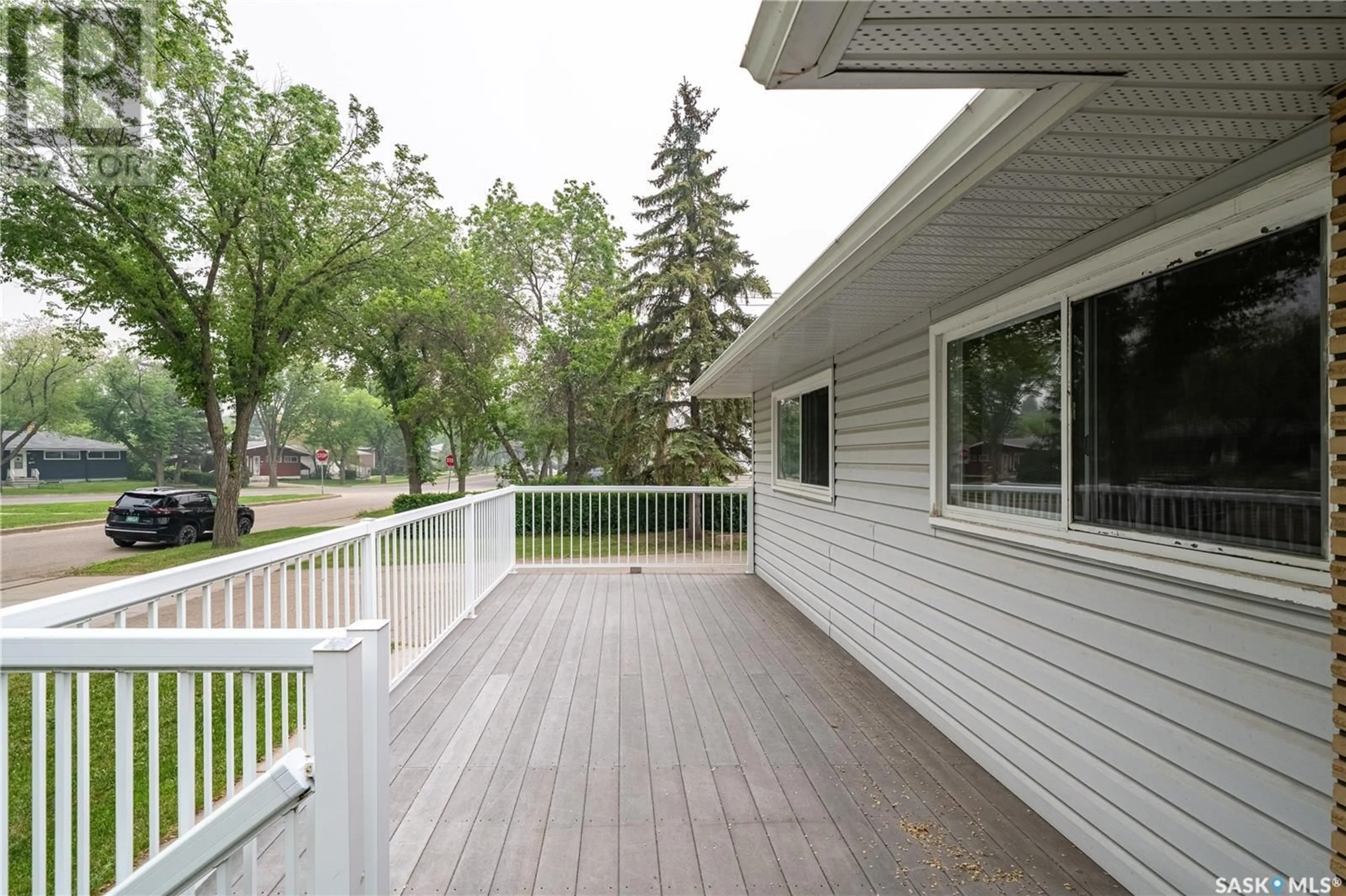 Patio, unknown for 4 MASSEY ROAD, Regina Saskatchewan S4S4M7