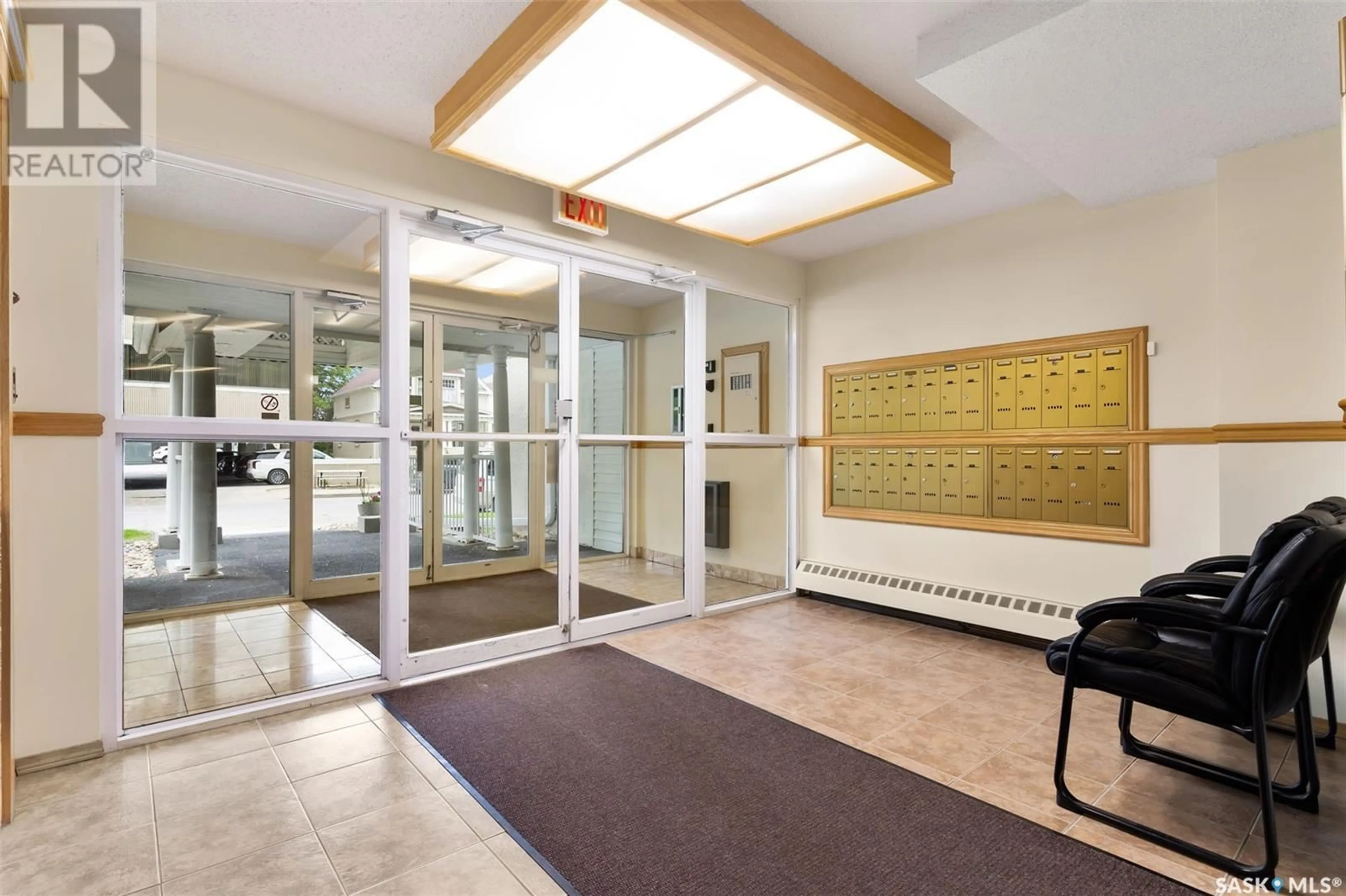 Indoor foyer for 307 - 2275 MCINTYRE STREET, Regina Saskatchewan S4P2S1
