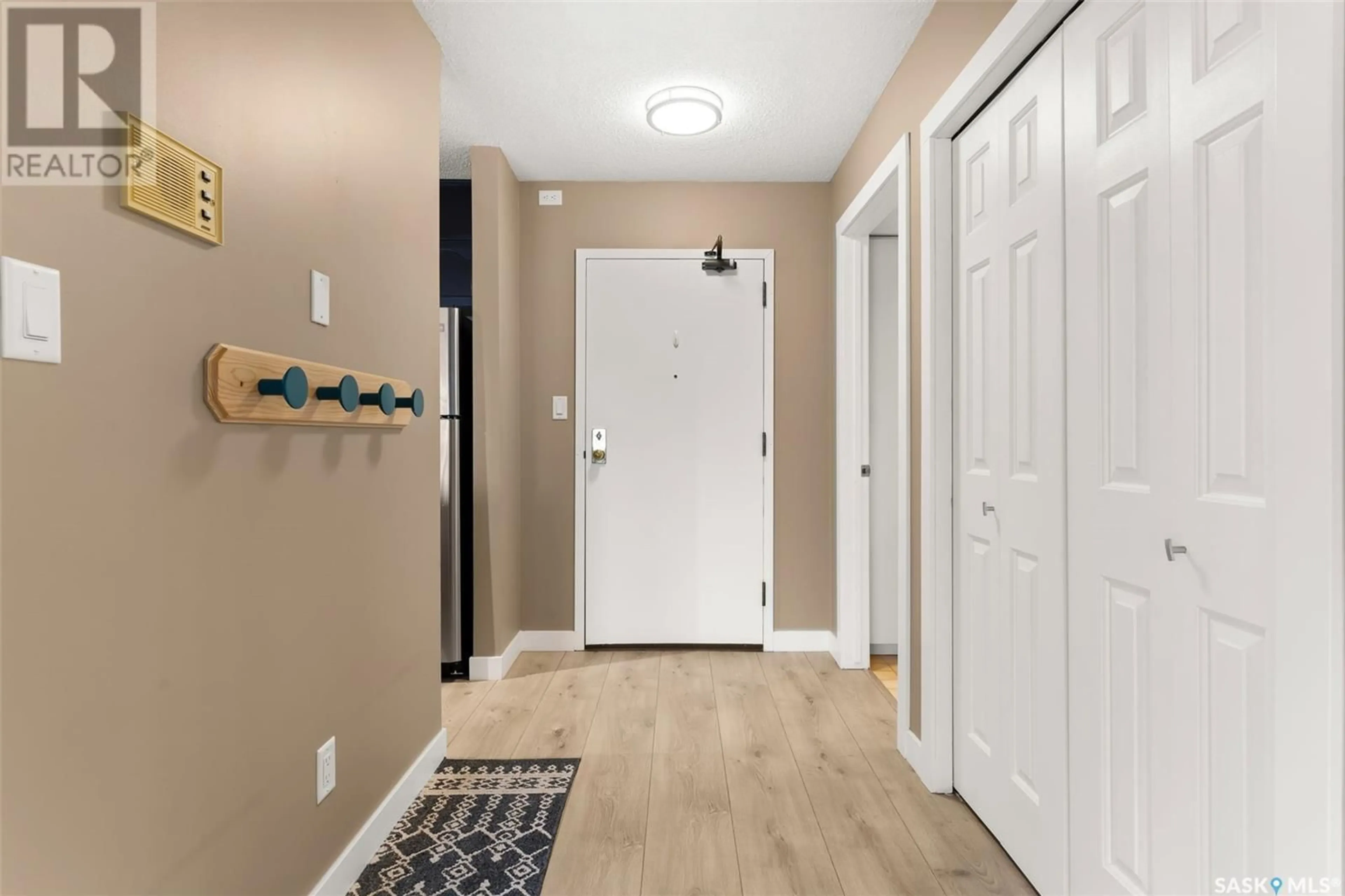 Indoor entryway for 307 - 2275 MCINTYRE STREET, Regina Saskatchewan S4P2S1