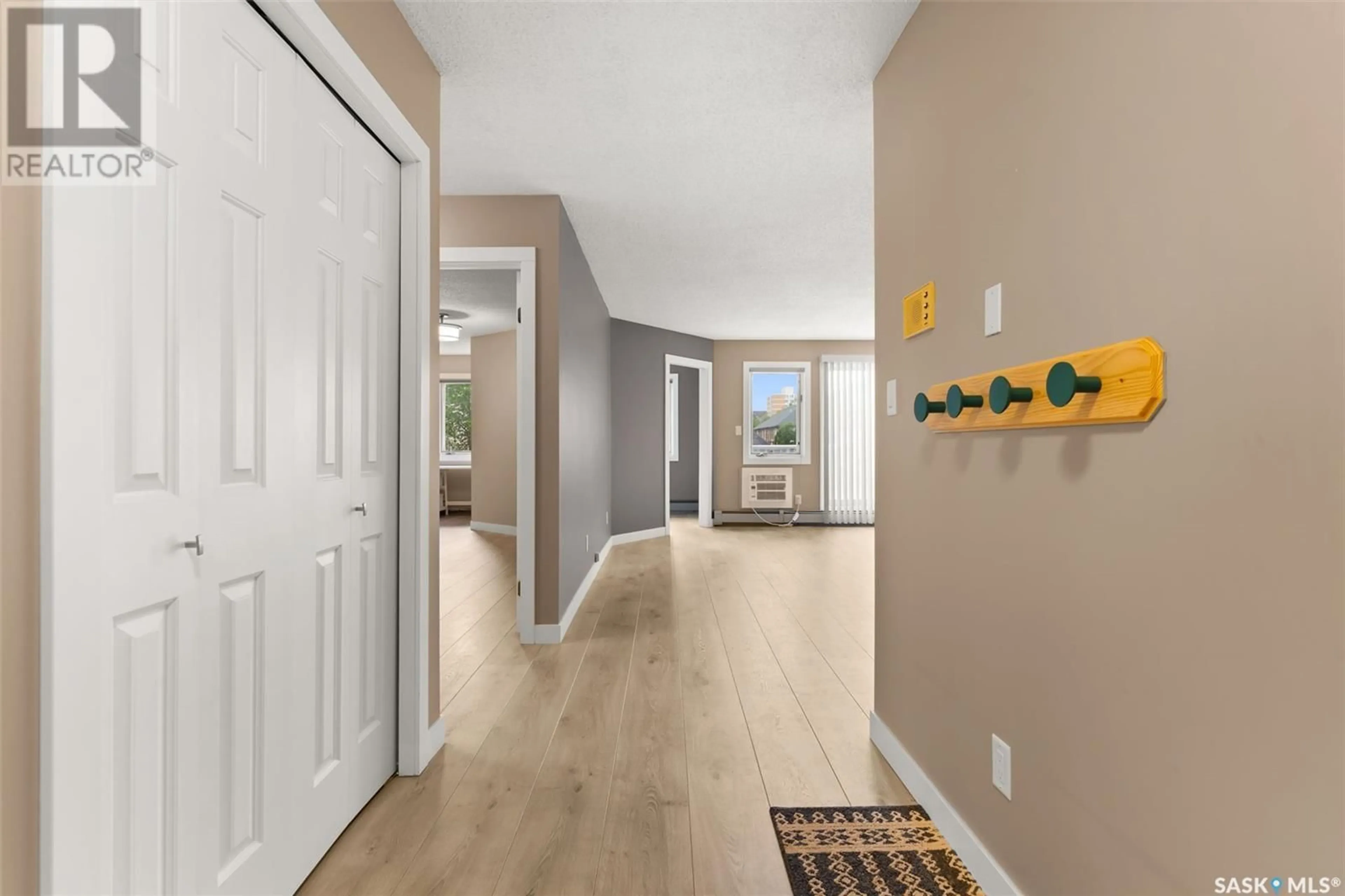 Indoor entryway for 307 - 2275 MCINTYRE STREET, Regina Saskatchewan S4P2S1