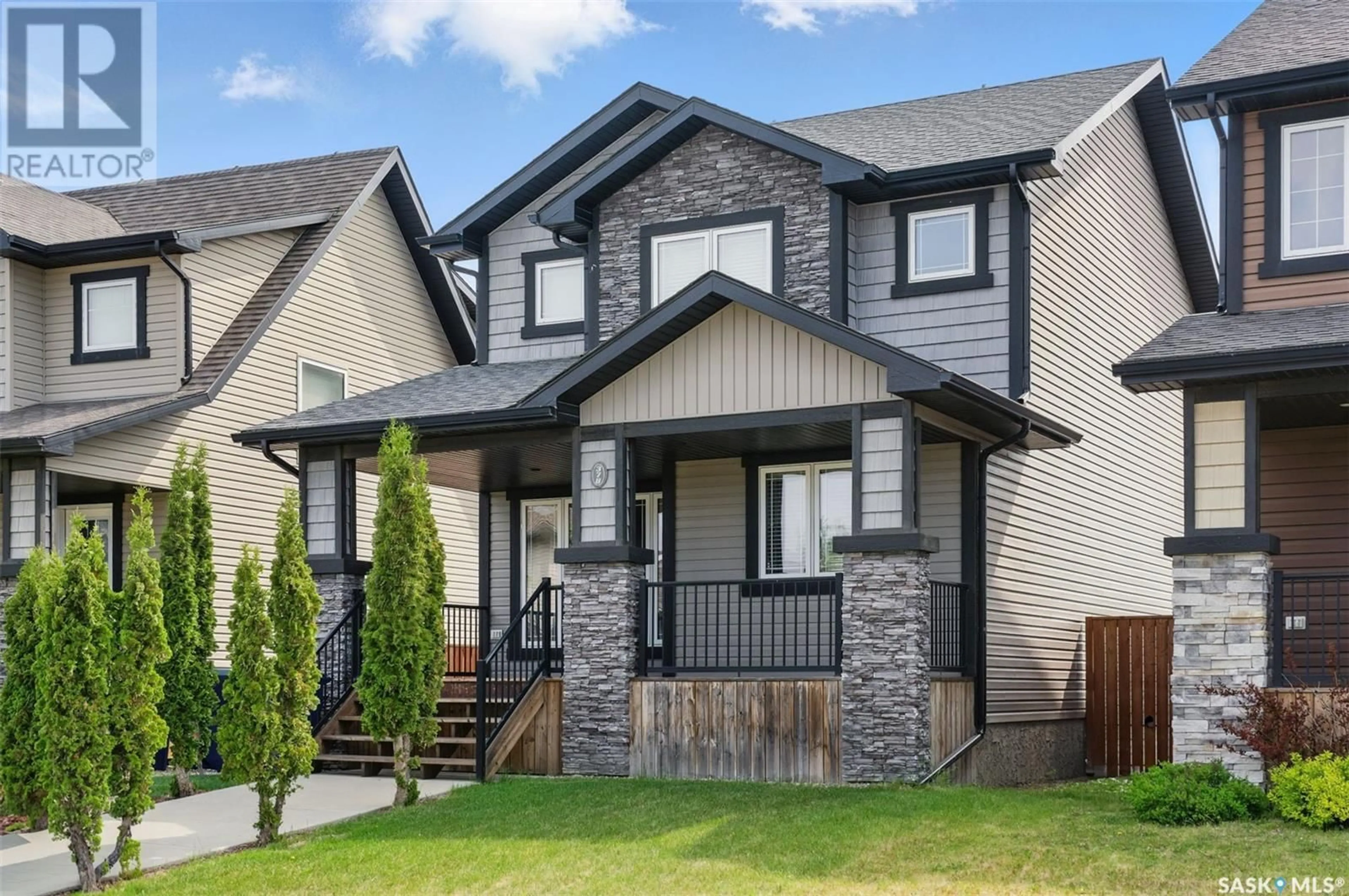 Home with vinyl exterior material, street for 370 LEVALLEY COVE, Saskatoon Saskatchewan S7T0H2