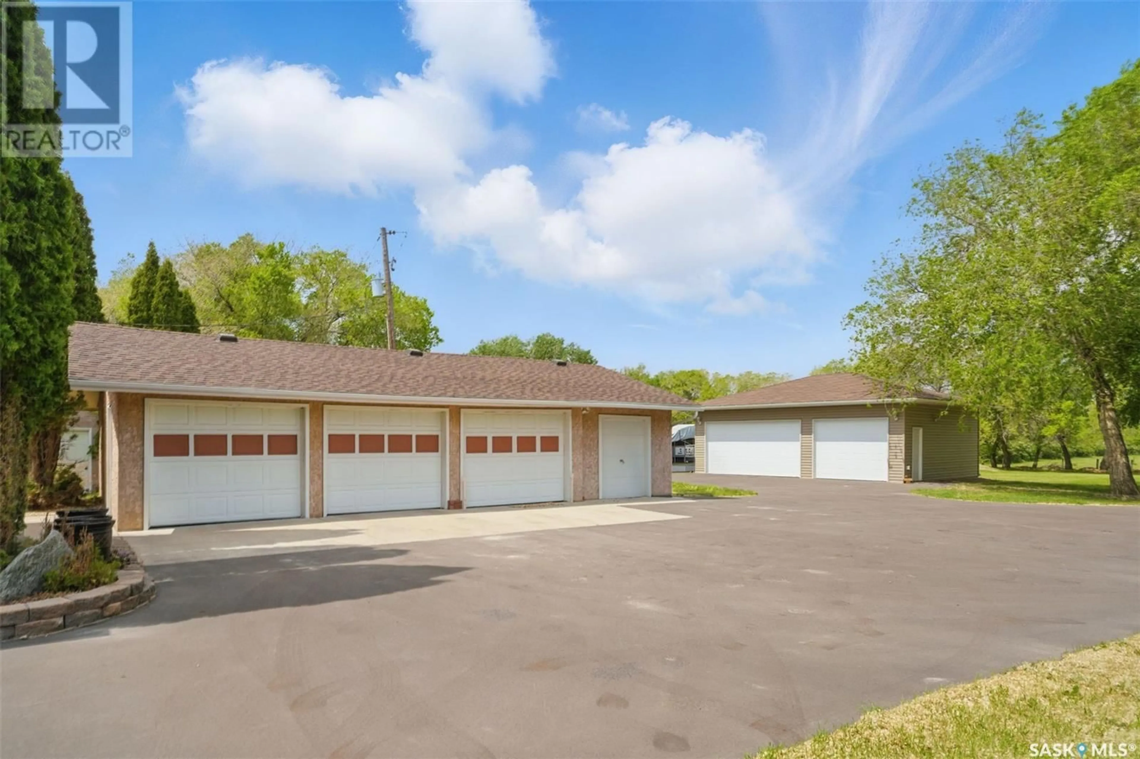 Indoor garage for 3671 HALIBURTON AVENUE, Corman Park Rm No. 344 Saskatchewan S7T1B2