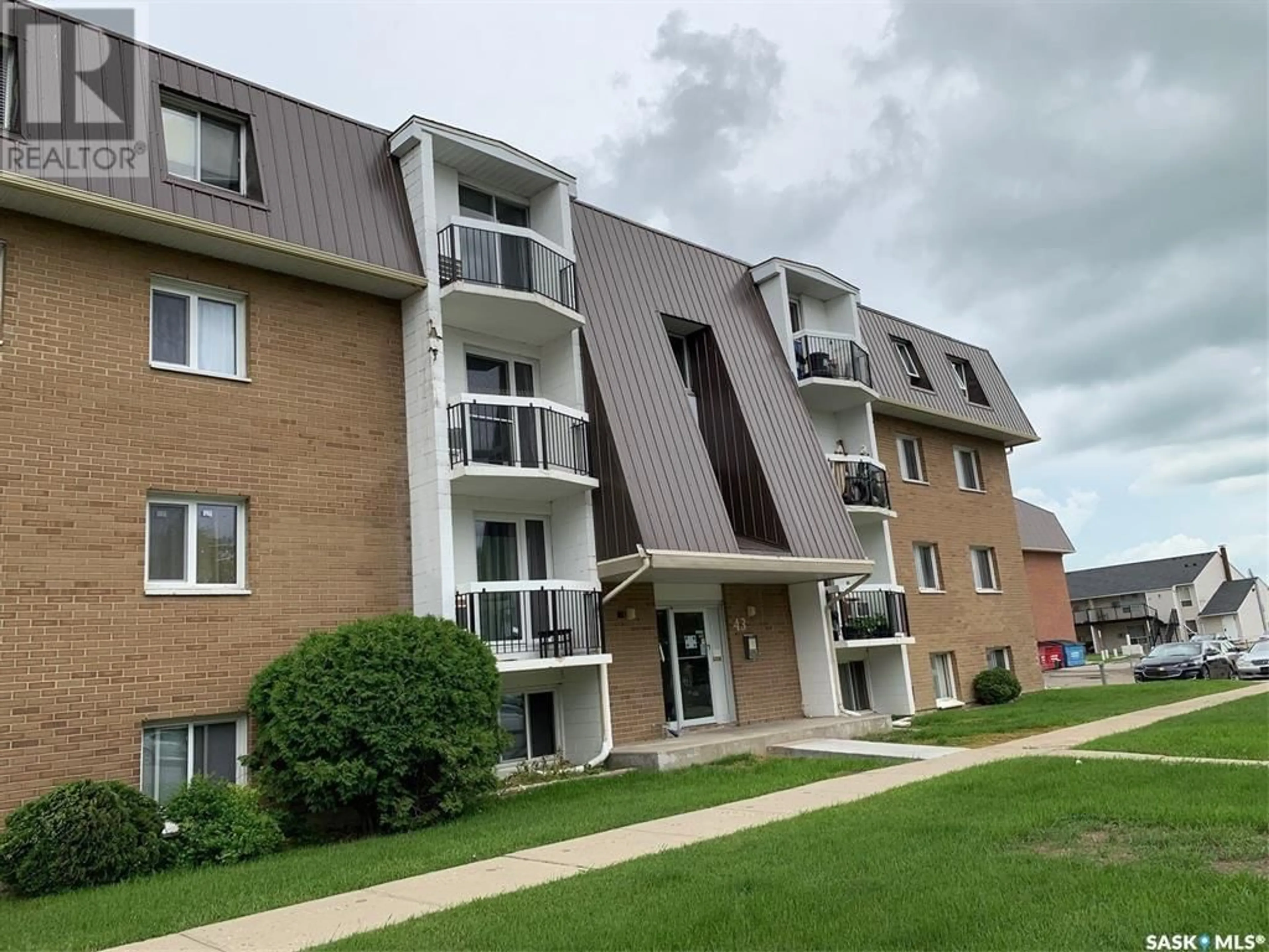 A pic from outside/outdoor area/front of a property/back of a property/a pic from drone, building for 33 43 CENTENNIAL STREET, Regina Saskatchewan S4S6P8