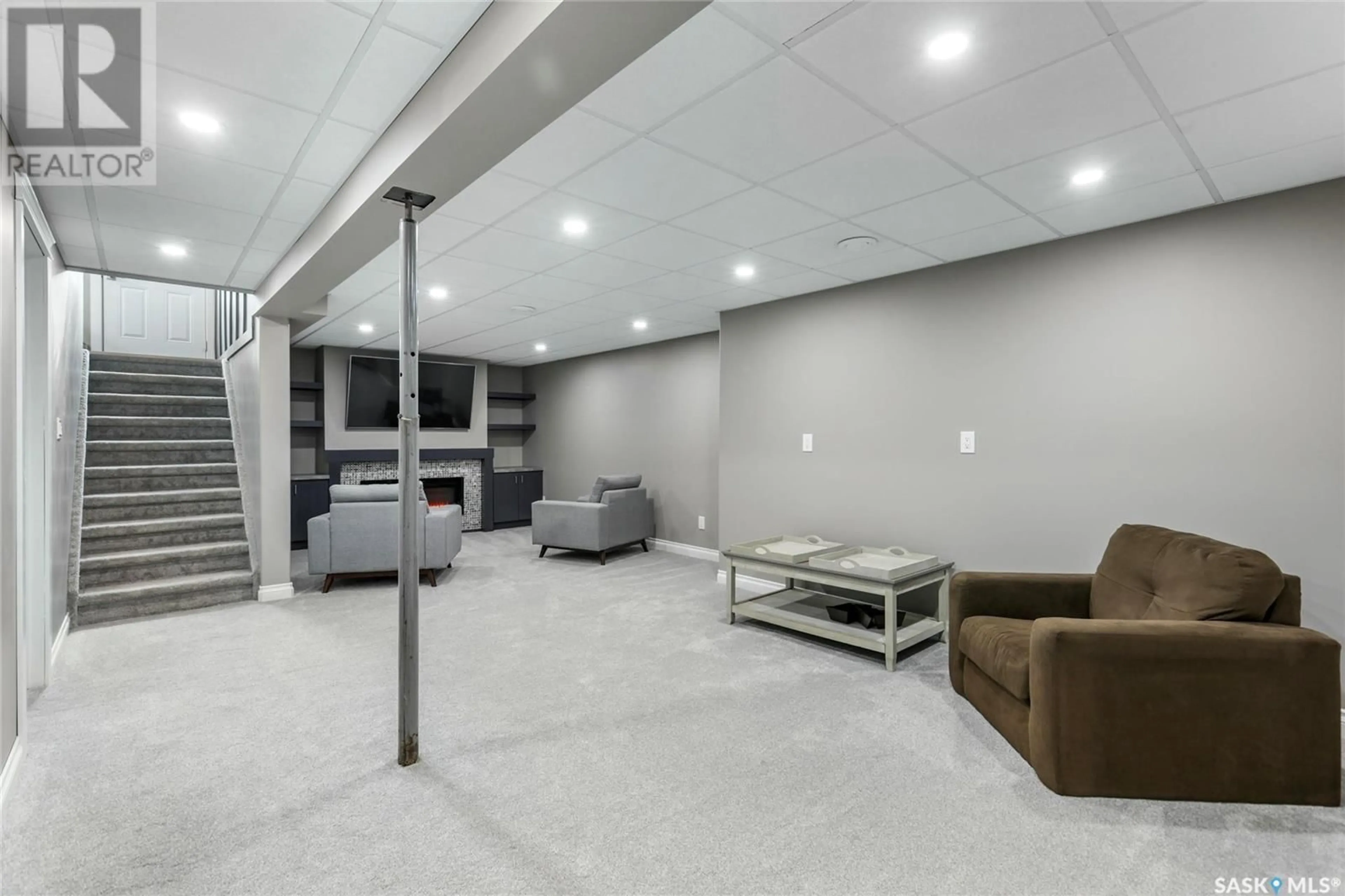 Lobby for 51 DUNCAN CRESCENT, Regina Saskatchewan S4T6L4