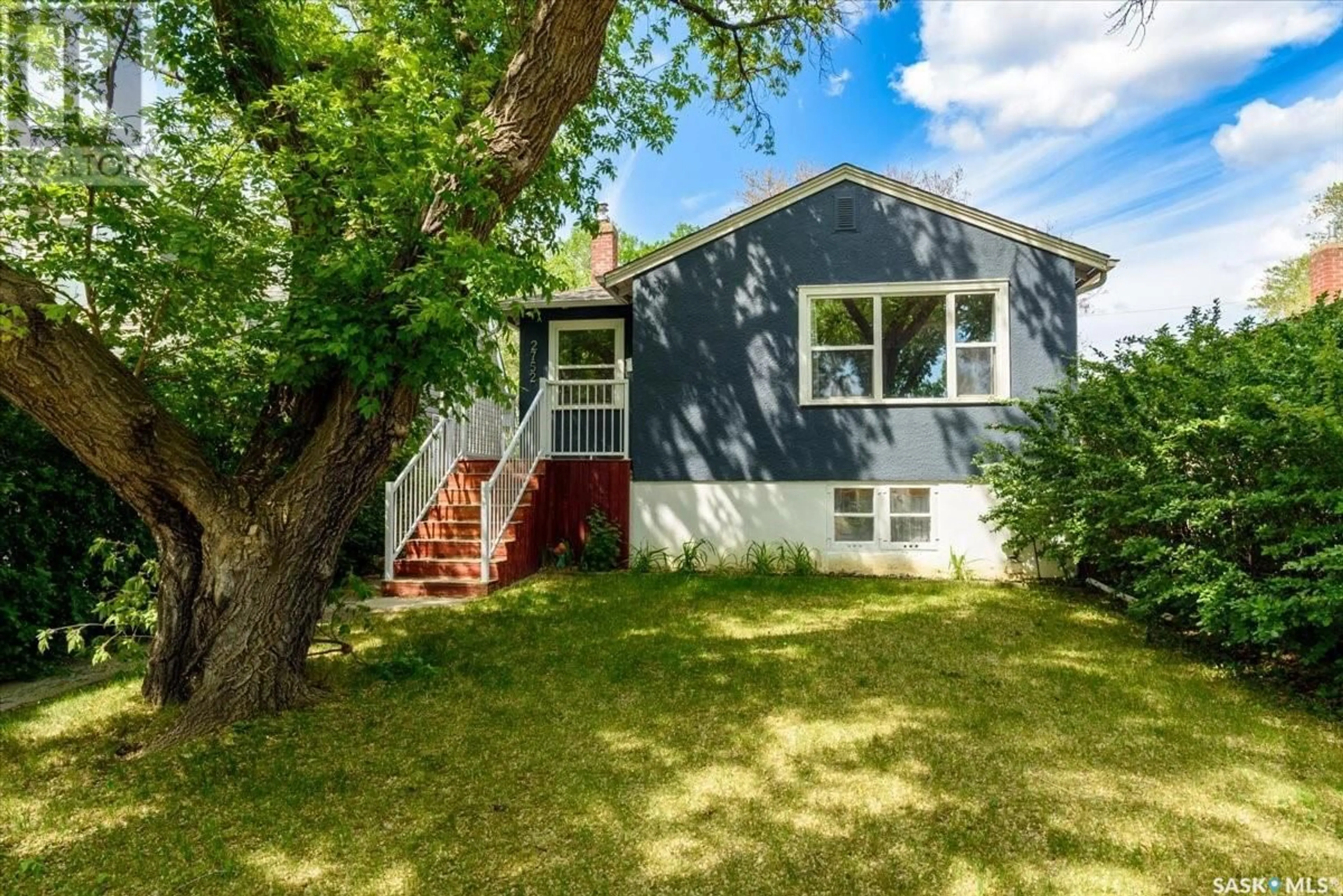 Home with vinyl exterior material, street for 2752 ARGYLE STREET, Regina Saskatchewan S4S0K6