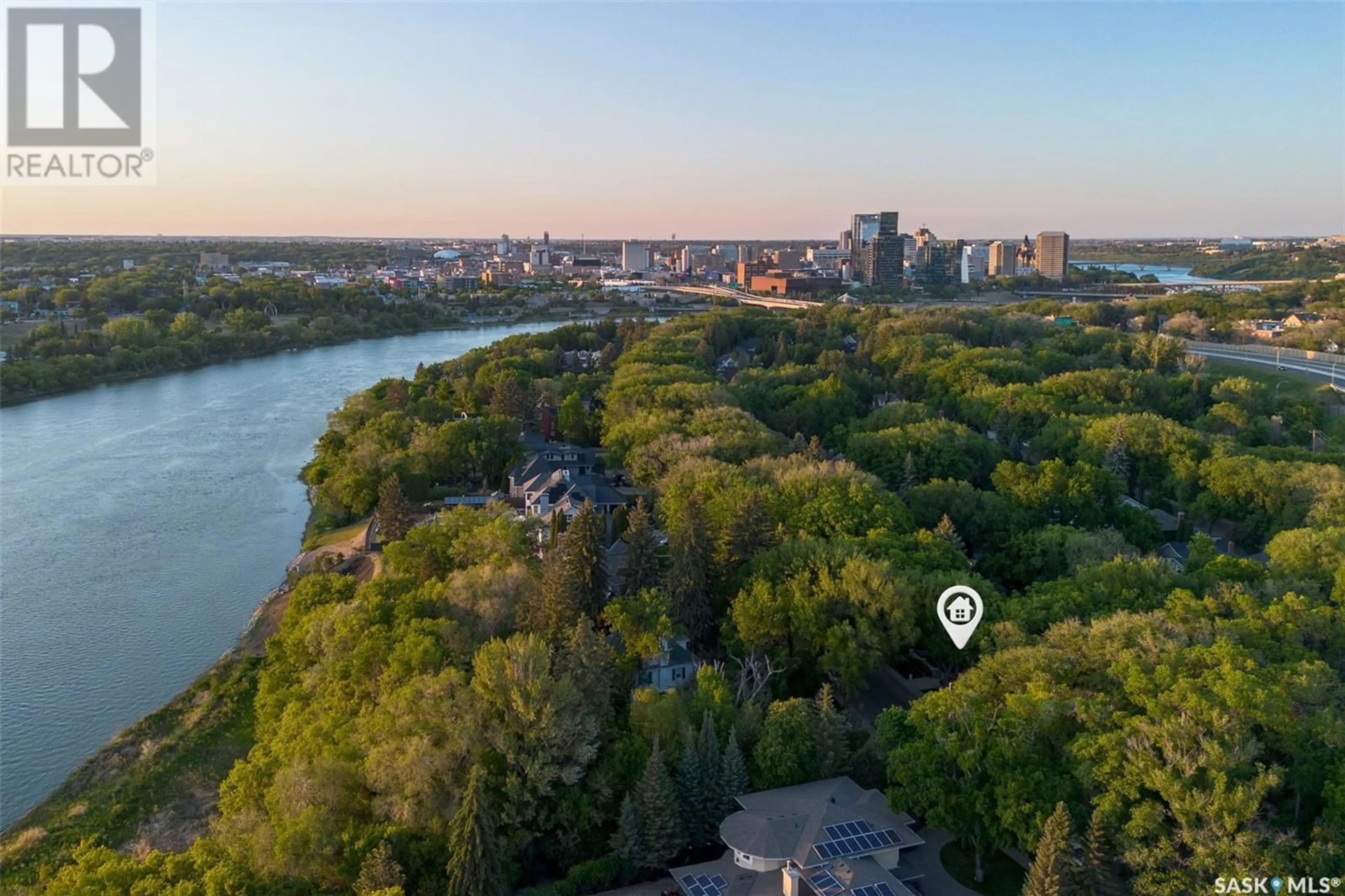 A pic from outside/outdoor area/front of a property/back of a property/a pic from drone, water/lake/river/ocean view for 334 SASKATCHEWAN CRESCENT, Saskatoon Saskatchewan S7M0A4