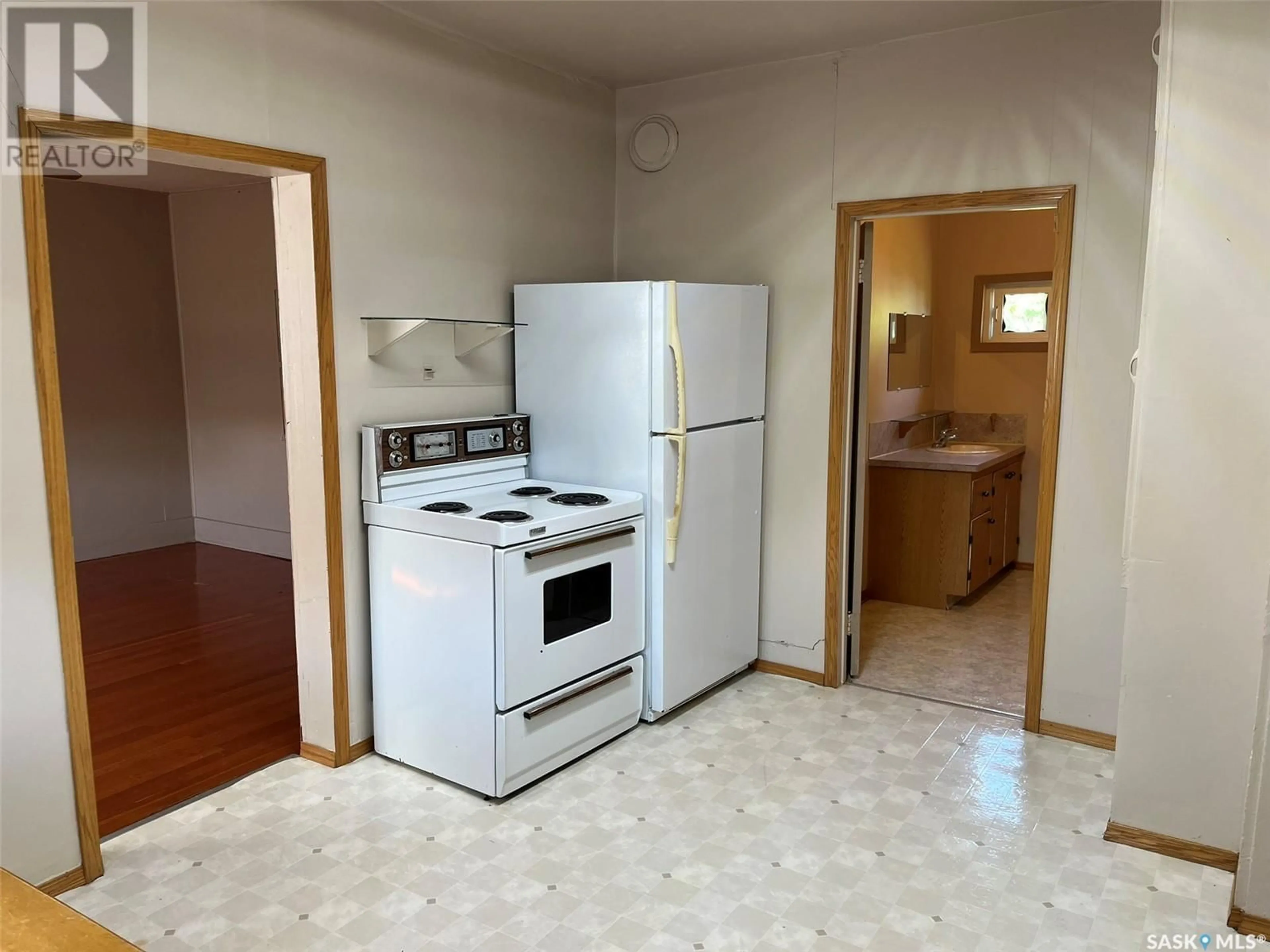 Standard kitchen, unknown for 107 1ST STREET, Weirdale Saskatchewan S0J2Z0