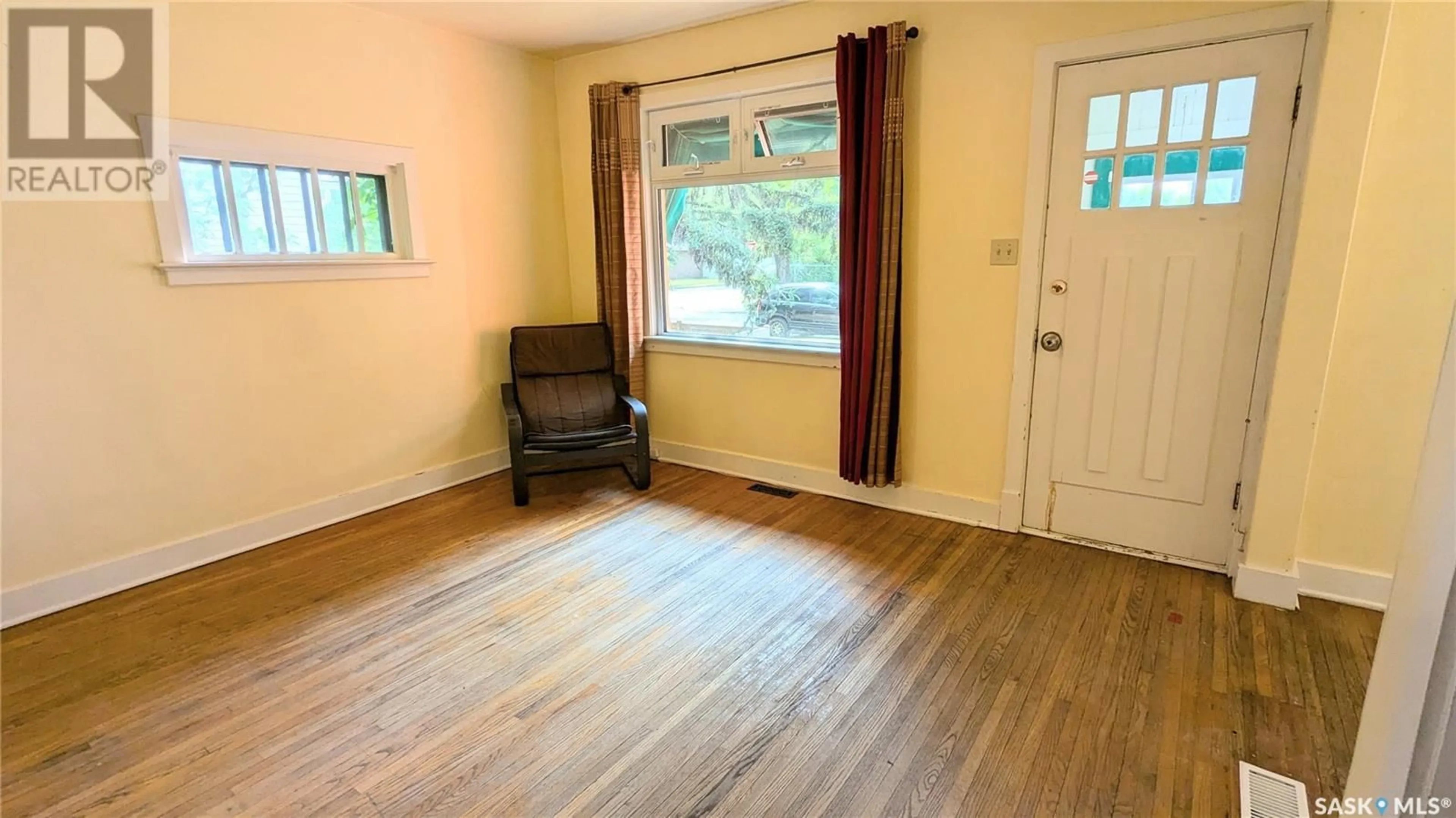 A pic of a room for 1306 E AVENUE N, Saskatoon Saskatchewan S7L1T5