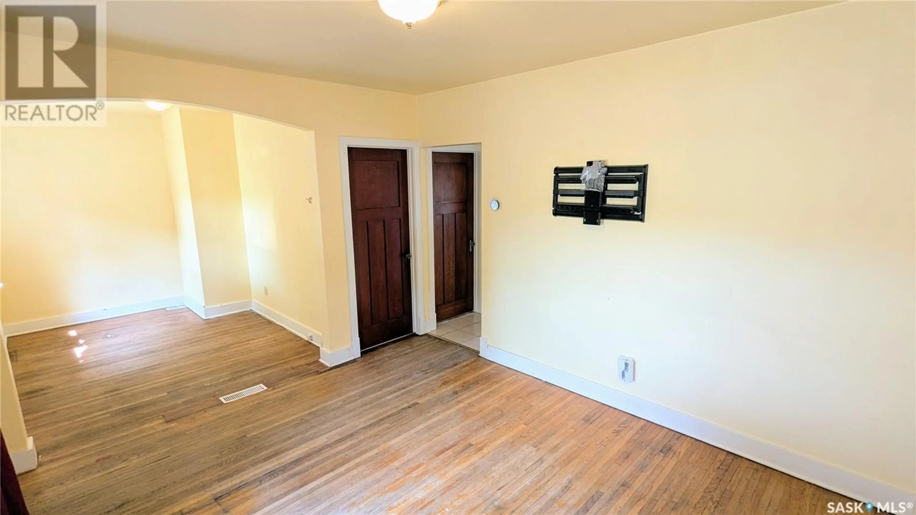 A pic of a room for 1306 E AVENUE N, Saskatoon Saskatchewan S7L1T5