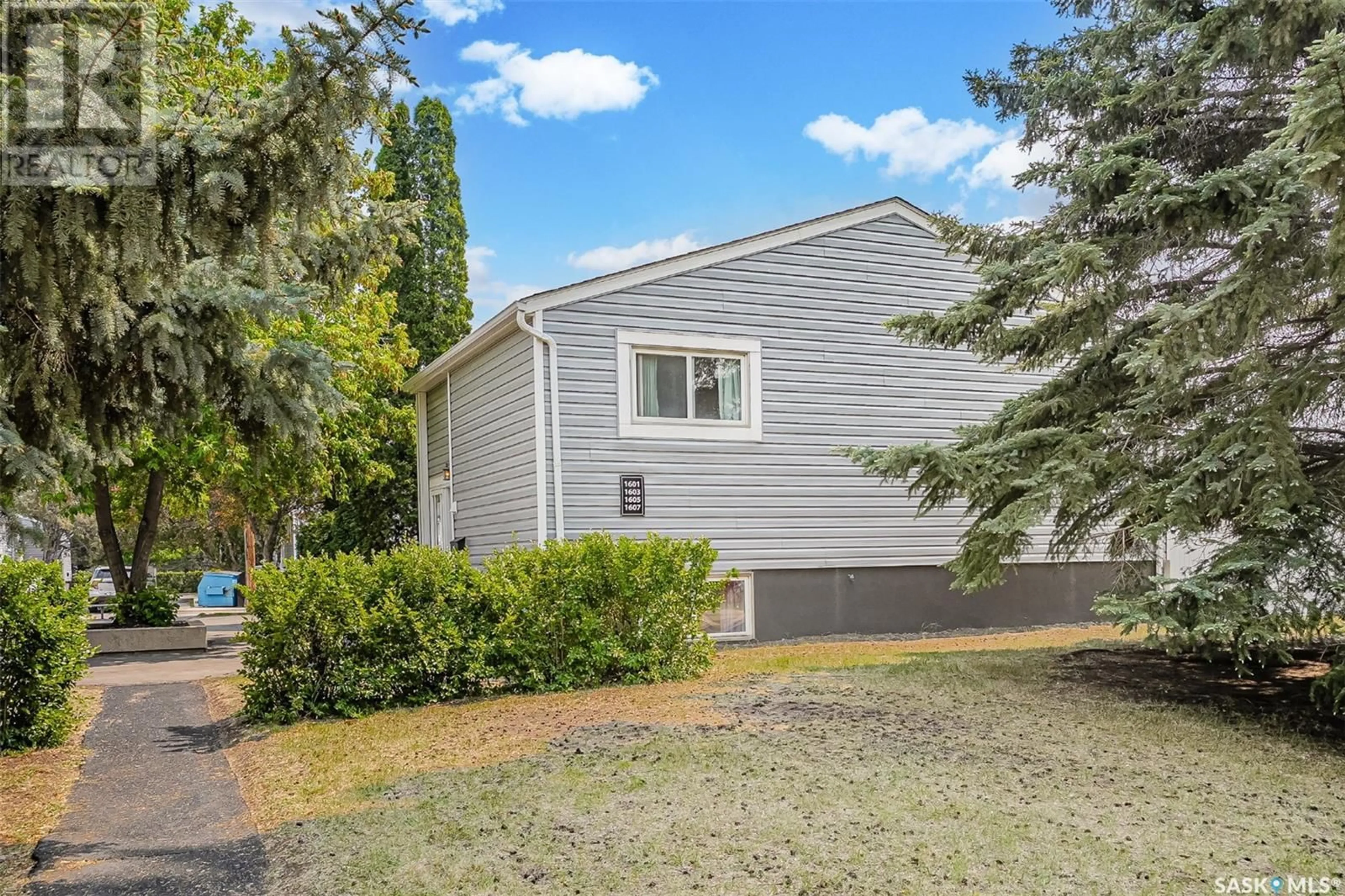 Home with vinyl exterior material, street for 1601 THOMPSON AVENUE, Saskatoon Saskatchewan S7N1Y2