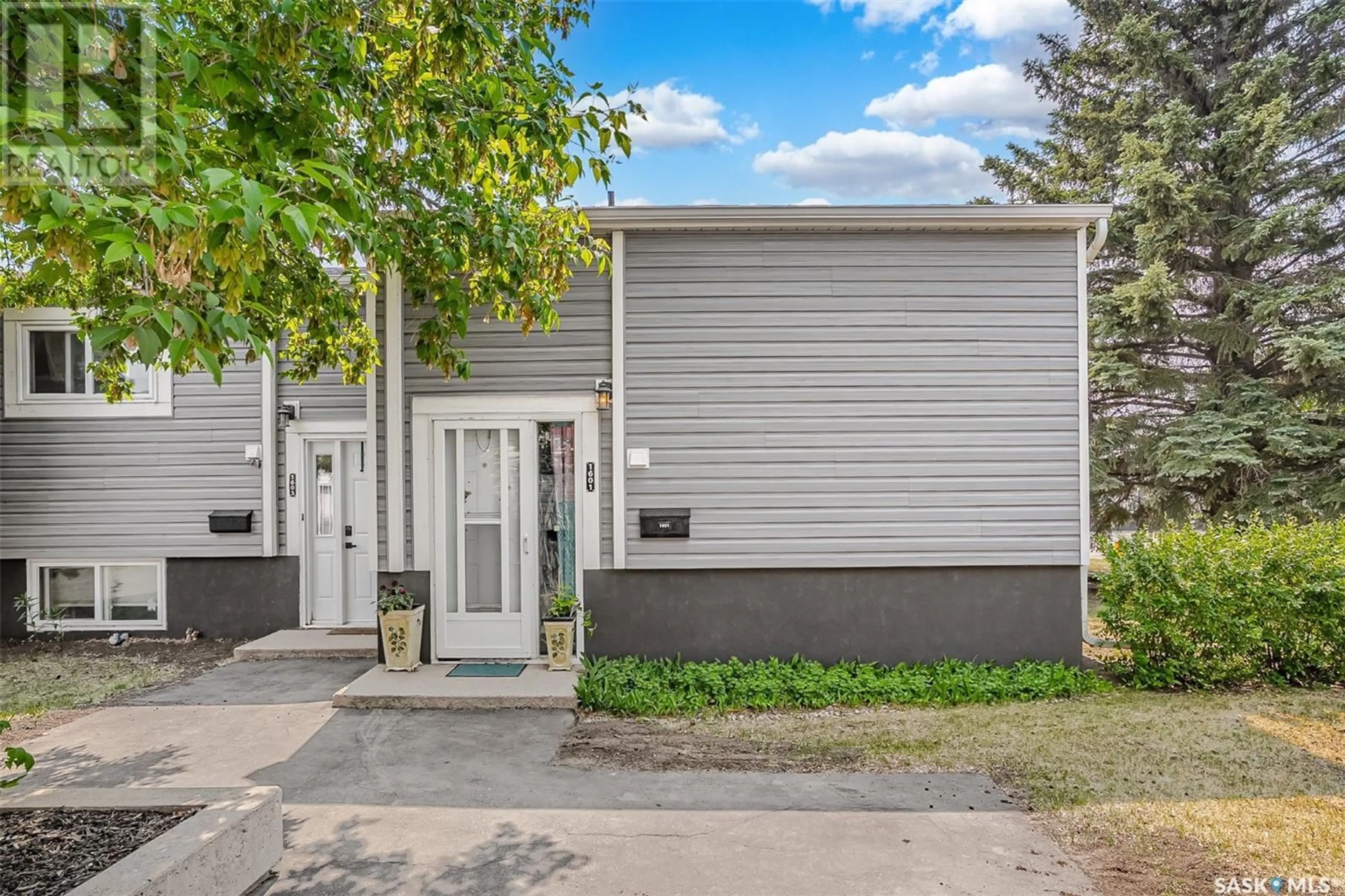 Home with vinyl exterior material, street for 1601 THOMPSON AVENUE, Saskatoon Saskatchewan S7N1Y2